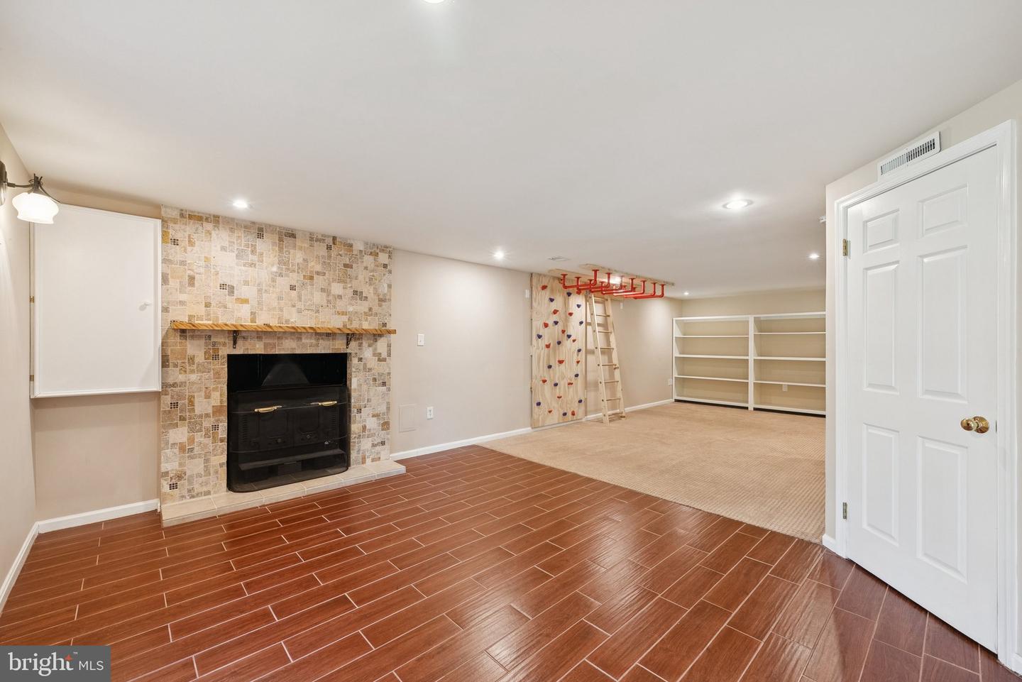 6102 KINGS COLOR DR, FAIRFAX, Virginia 22030, 4 Bedrooms Bedrooms, ,3 BathroomsBathrooms,Residential,For sale,6102 KINGS COLOR DR,VAFX2273450 MLS # VAFX2273450 6102 KINGS COLOR DR, FAIRFAX, Virginia 22030, 4 Bedrooms Bedrooms, ,3 BathroomsBathrooms,Residential,For sale,6102 KINGS COLOR DR,VAFX2273450 MLS # VAFX2273450