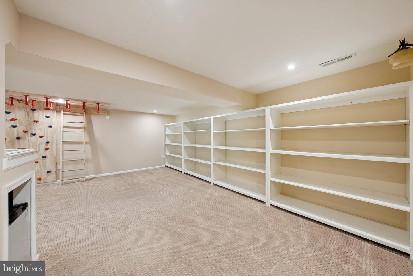 6102 KINGS COLOR DR, FAIRFAX, Virginia 22030, 4 Bedrooms Bedrooms, ,3 BathroomsBathrooms,Residential,For sale,6102 KINGS COLOR DR,VAFX2273450 MLS # VAFX2273450 6102 KINGS COLOR DR, FAIRFAX, Virginia 22030, 4 Bedrooms Bedrooms, ,3 BathroomsBathrooms,Residential,For sale,6102 KINGS COLOR DR,VAFX2273450 MLS # VAFX2273450