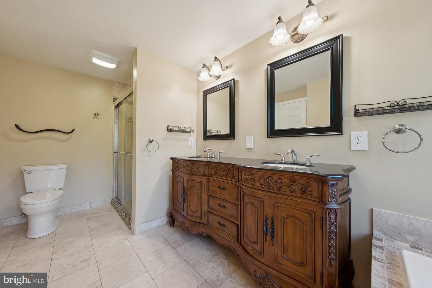 6102 KINGS COLOR DR, FAIRFAX, Virginia 22030, 4 Bedrooms Bedrooms, ,3 BathroomsBathrooms,Residential,For sale,6102 KINGS COLOR DR,VAFX2273450 MLS # VAFX2273450 6102 KINGS COLOR DR, FAIRFAX, Virginia 22030, 4 Bedrooms Bedrooms, ,3 BathroomsBathrooms,Residential,For sale,6102 KINGS COLOR DR,VAFX2273450 MLS # VAFX2273450