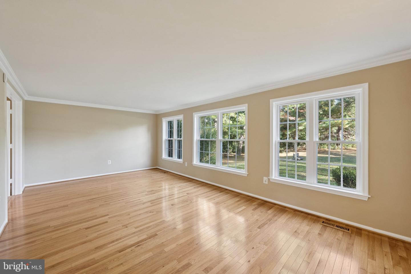 6102 KINGS COLOR DR, FAIRFAX, Virginia 22030, 4 Bedrooms Bedrooms, ,3 BathroomsBathrooms,Residential,For sale,6102 KINGS COLOR DR,VAFX2273450 MLS # VAFX2273450 6102 KINGS COLOR DR, FAIRFAX, Virginia 22030, 4 Bedrooms Bedrooms, ,3 BathroomsBathrooms,Residential,For sale,6102 KINGS COLOR DR,VAFX2273450 MLS # VAFX2273450
