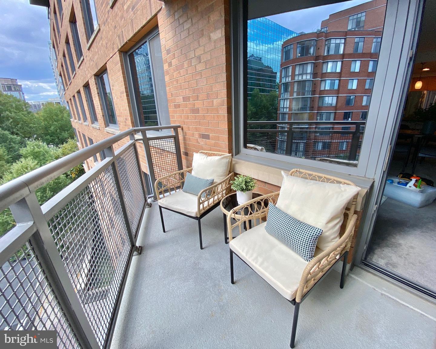 2001 15TH ST N #715, ARLINGTON, Virginia 22201, 1 Bedroom Bedrooms, ,1 BathroomBathrooms,Residential,For sale,2001 15TH ST N #715,VAAR2064842 MLS # VAAR2064842 2001 15TH ST N #715, ARLINGTON, Virginia 22201, 1 Bedroom Bedrooms, ,1 BathroomBathrooms,Residential,For sale,2001 15TH ST N #715,VAAR2064842 MLS # VAAR2064842