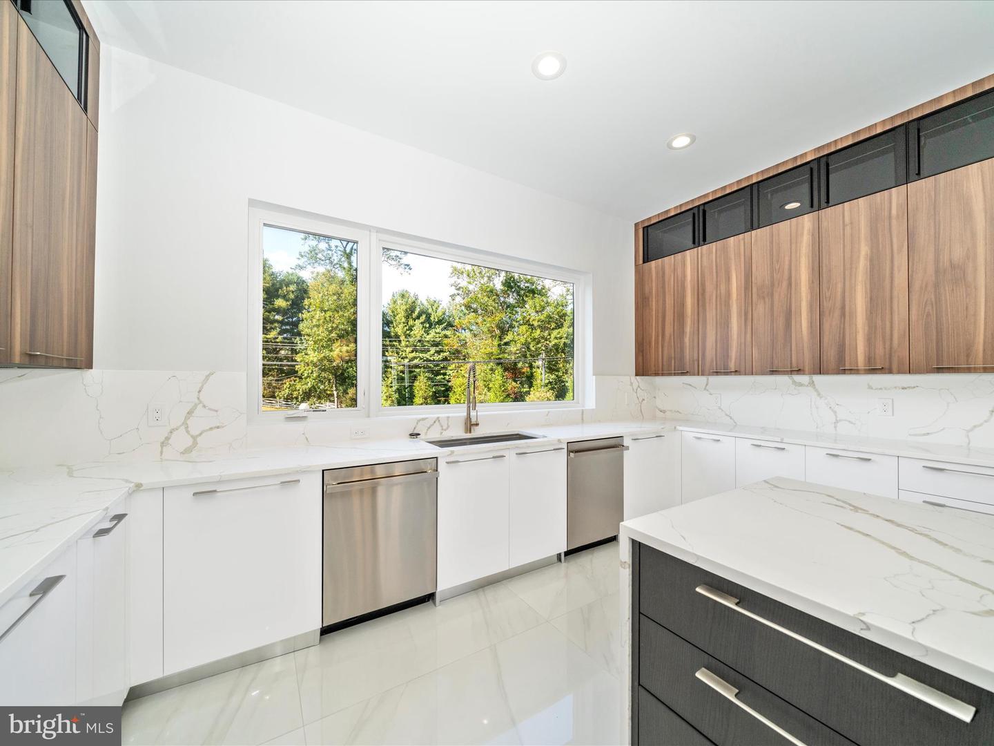 2209 HUNTER MILL RD, VIENNA, Virginia 22181, 5 Bedrooms Bedrooms, ,7 BathroomsBathrooms,Residential,For sale,2209 HUNTER MILL RD,VAFX2273790 MLS # VAFX2273790 2209 HUNTER MILL RD, VIENNA, Virginia 22181, 5 Bedrooms Bedrooms, ,7 BathroomsBathrooms,Residential,For sale,2209 HUNTER MILL RD,VAFX2273790 MLS # VAFX2273790