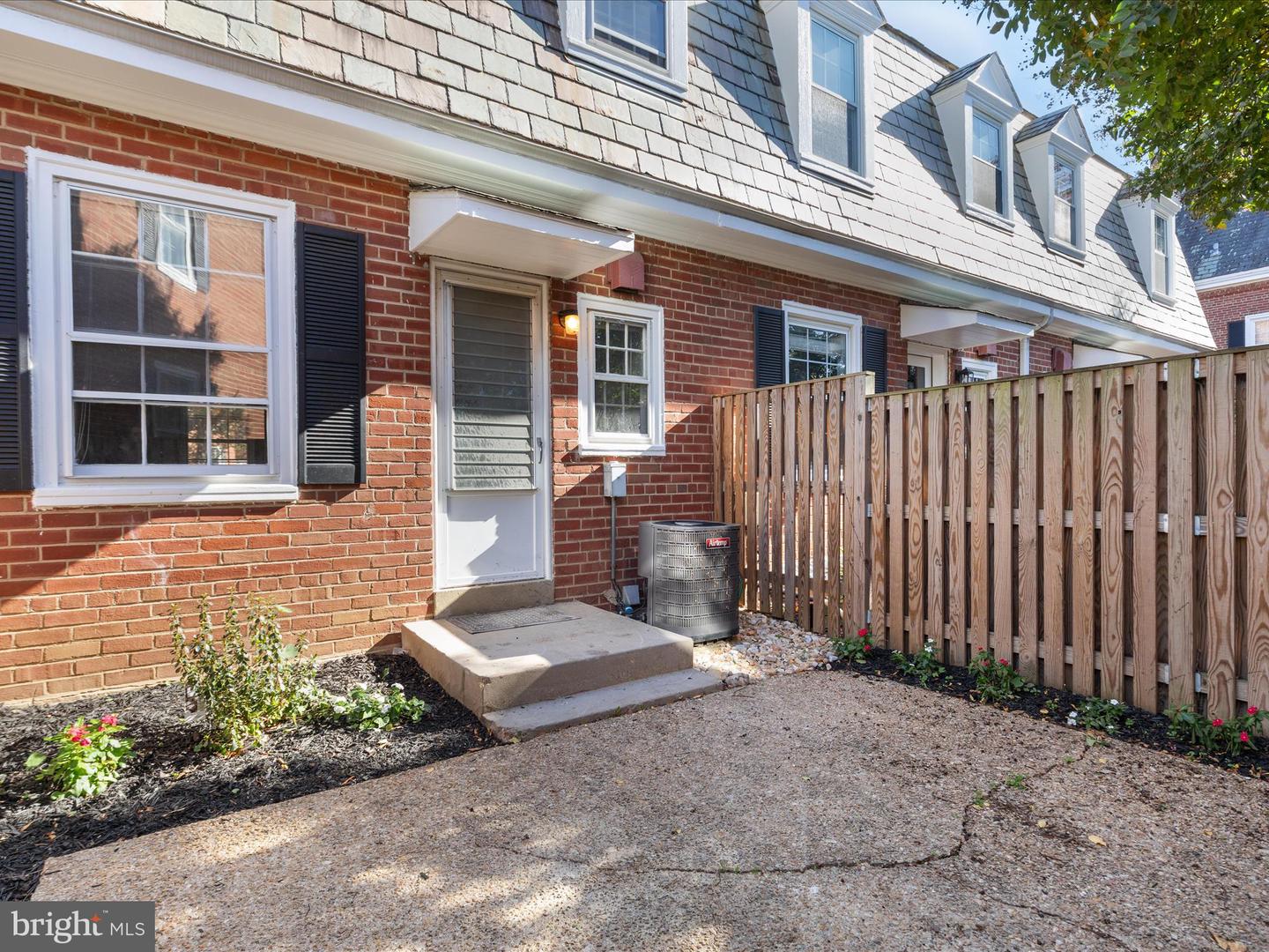 4204 34TH ST S, ARLINGTON, Virginia 22206, 3 Bedrooms Bedrooms, ,2 BathroomsBathrooms,Residential,For sale,4204 34TH ST S,VAAR2064800 MLS # VAAR2064800 4204 34TH ST S, ARLINGTON, Virginia 22206, 3 Bedrooms Bedrooms, ,2 BathroomsBathrooms,Residential,For sale,4204 34TH ST S,VAAR2064800 MLS # VAAR2064800