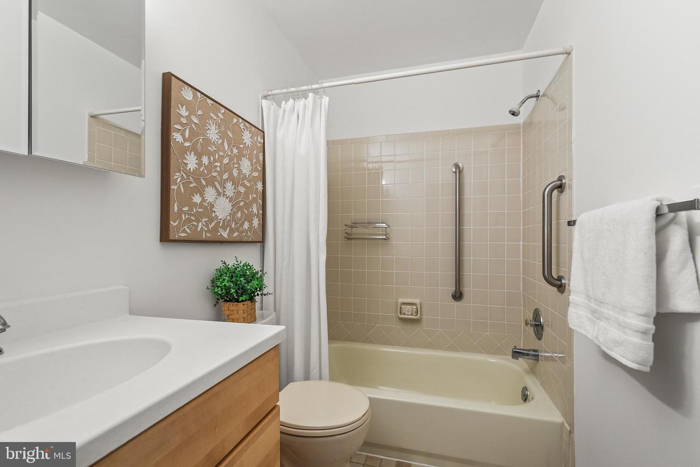 6003 LINCOLNWOOD CT, BURKE, Virginia 22015, 4 Bedrooms Bedrooms, 16 Rooms Rooms,2 BathroomsBathrooms,Residential,For sale,6003 LINCOLNWOOD CT,VAFX2273926 MLS # VAFX2273926 6003 LINCOLNWOOD CT, BURKE, Virginia 22015, 4 Bedrooms Bedrooms, 16 Rooms Rooms,2 BathroomsBathrooms,Residential,For sale,6003 LINCOLNWOOD CT,VAFX2273926 MLS # VAFX2273926