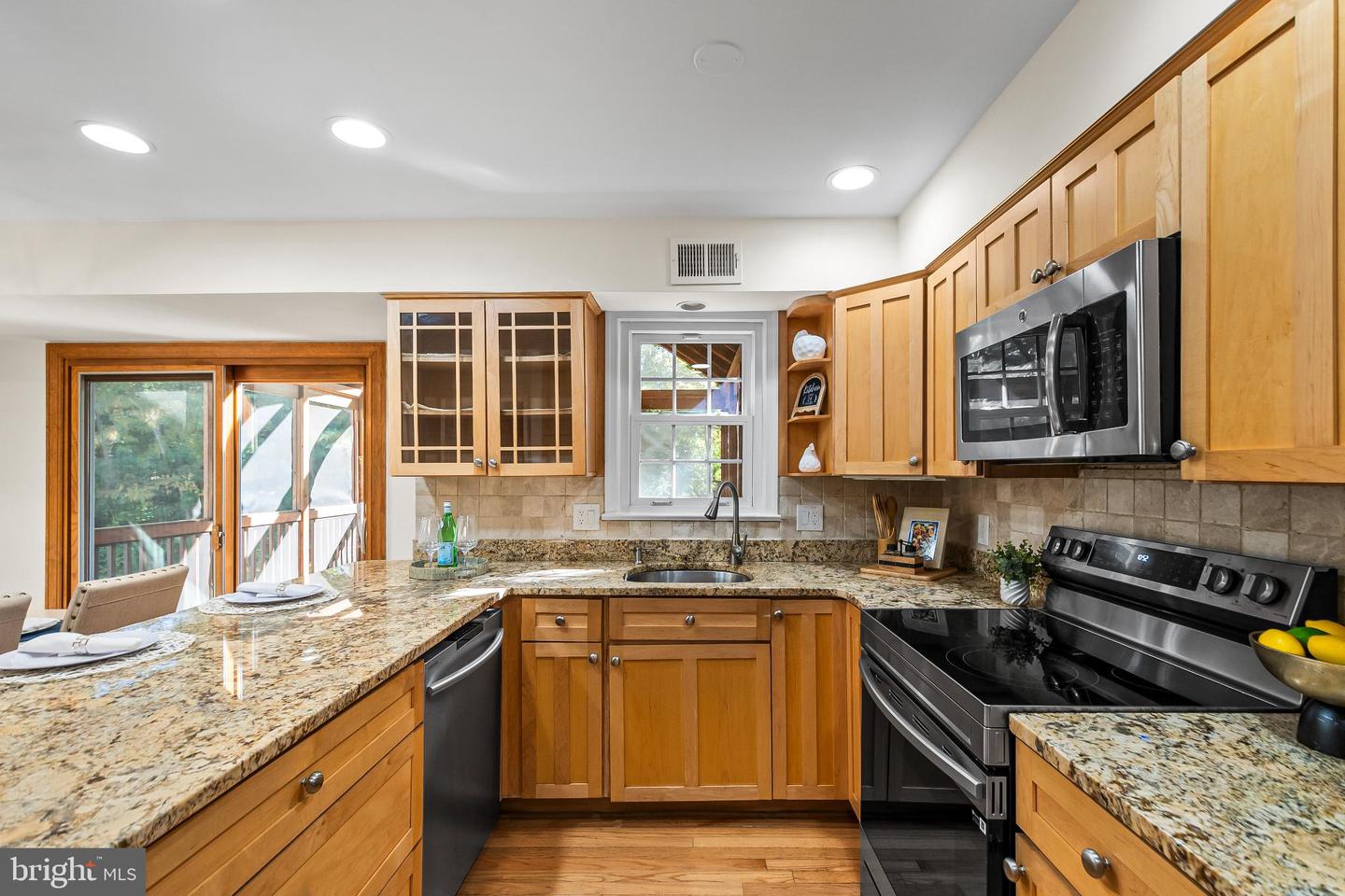 6003 LINCOLNWOOD CT, BURKE, Virginia 22015, 4 Bedrooms Bedrooms, 16 Rooms Rooms,2 BathroomsBathrooms,Residential,For sale,6003 LINCOLNWOOD CT,VAFX2273926 MLS # VAFX2273926 6003 LINCOLNWOOD CT, BURKE, Virginia 22015, 4 Bedrooms Bedrooms, 16 Rooms Rooms,2 BathroomsBathrooms,Residential,For sale,6003 LINCOLNWOOD CT,VAFX2273926 MLS # VAFX2273926
