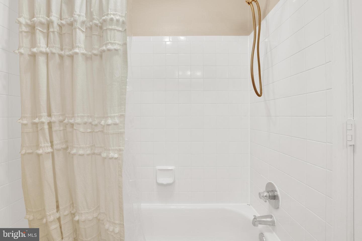 7477 COLLINS MEADE WAY, ALEXANDRIA, Virginia 22315, 3 Bedrooms Bedrooms, ,3 BathroomsBathrooms,Residential,For sale,7477 COLLINS MEADE WAY,VAFX2274518 MLS # VAFX2274518 7477 COLLINS MEADE WAY, ALEXANDRIA, Virginia 22315, 3 Bedrooms Bedrooms, ,3 BathroomsBathrooms,Residential,For sale,7477 COLLINS MEADE WAY,VAFX2274518 MLS # VAFX2274518