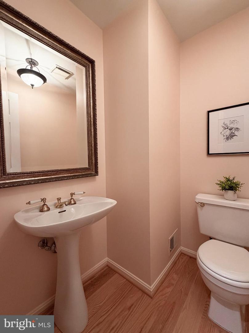 1423 MCLEAN MEWS CT, MCLEAN, Virginia 22101, 3 Bedrooms Bedrooms, ,2 BathroomsBathrooms,Residential,For sale,1423 MCLEAN MEWS CT,VAFX2274486 MLS # VAFX2274486 1423 MCLEAN MEWS CT, MCLEAN, Virginia 22101, 3 Bedrooms Bedrooms, ,2 BathroomsBathrooms,Residential,For sale,1423 MCLEAN MEWS CT,VAFX2274486 MLS # VAFX2274486