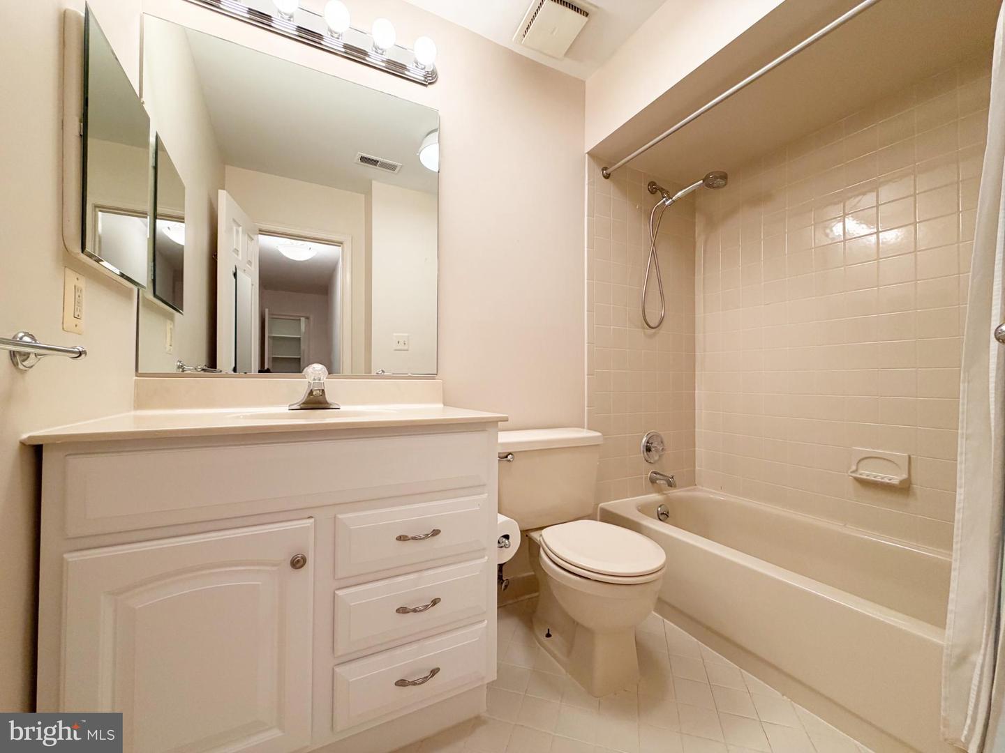 1423 MCLEAN MEWS CT, MCLEAN, Virginia 22101, 3 Bedrooms Bedrooms, ,2 BathroomsBathrooms,Residential,For sale,1423 MCLEAN MEWS CT,VAFX2274486 MLS # VAFX2274486 1423 MCLEAN MEWS CT, MCLEAN, Virginia 22101, 3 Bedrooms Bedrooms, ,2 BathroomsBathrooms,Residential,For sale,1423 MCLEAN MEWS CT,VAFX2274486 MLS # VAFX2274486
