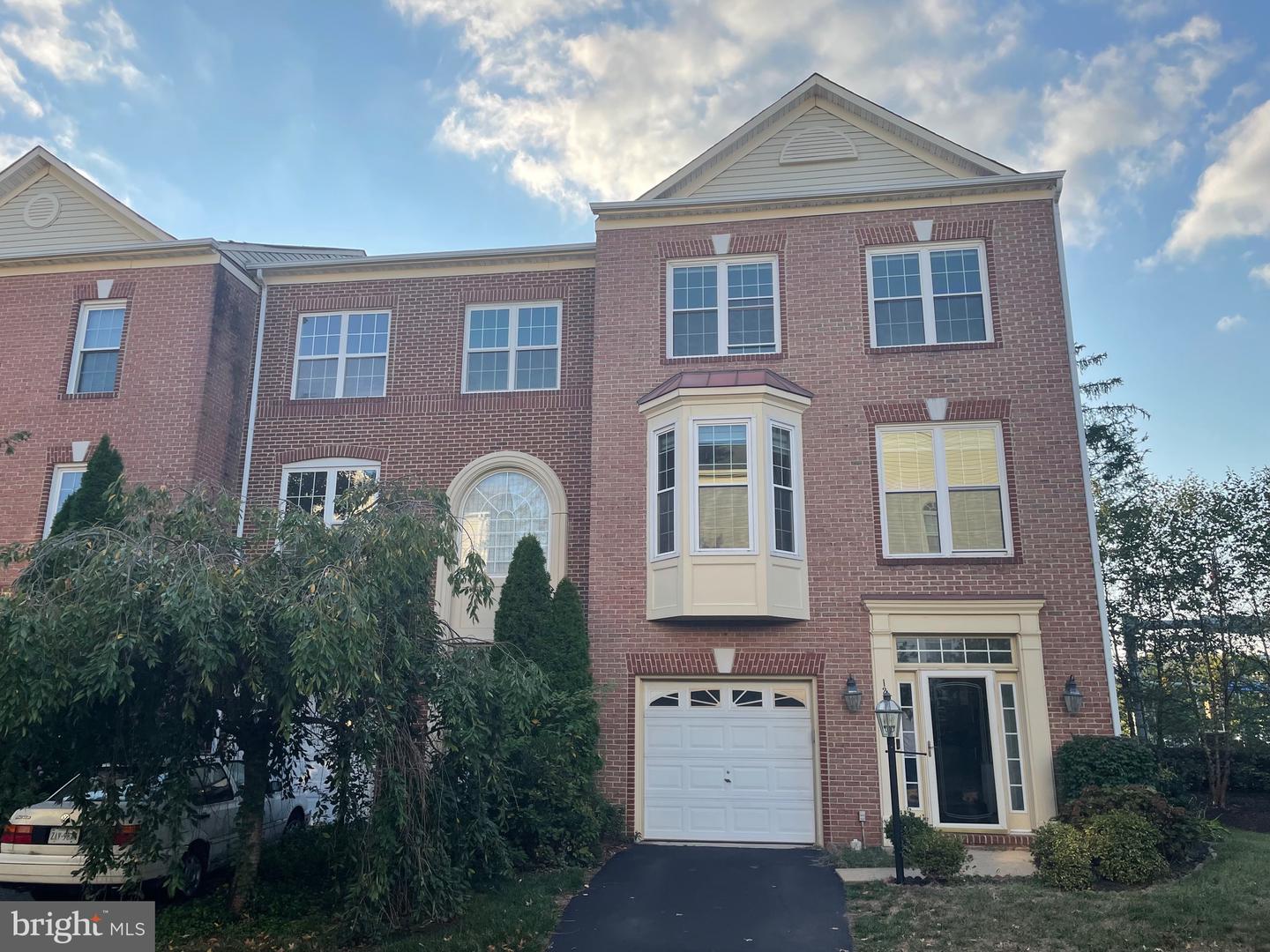 12968 WOOD CRESCENT CIR, HERNDON, Virginia 20171, 3 Bedrooms Bedrooms, ,3 BathroomsBathrooms,Residential,For sale,12968 WOOD CRESCENT CIR,VAFX2274610 MLS # VAFX2274610 12968 WOOD CRESCENT CIR, HERNDON, Virginia 20171, 3 Bedrooms Bedrooms, ,3 BathroomsBathrooms,Residential,For sale,12968 WOOD CRESCENT CIR,VAFX2274610 MLS # VAFX2274610