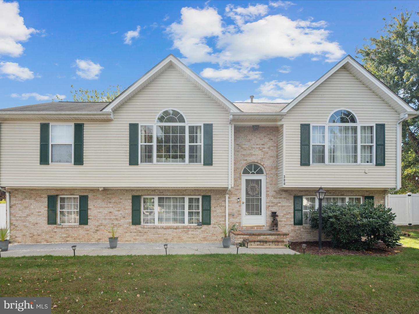300 LILYS WAY, WINCHESTER, Virginia 22602, 3 Bedrooms Bedrooms, ,2 BathroomsBathrooms,Residential,For sale,300 LILYS WAY,VAFV2037454 MLS # VAFV2037454 300 LILYS WAY, WINCHESTER, Virginia 22602, 3 Bedrooms Bedrooms, ,2 BathroomsBathrooms,Residential,For sale,300 LILYS WAY,VAFV2037454 MLS # VAFV2037454