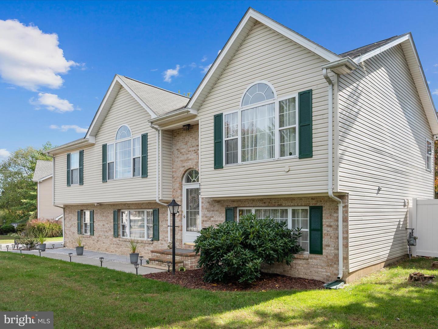 300 LILYS WAY, WINCHESTER, Virginia 22602, 3 Bedrooms Bedrooms, ,2 BathroomsBathrooms,Residential,For sale,300 LILYS WAY,VAFV2037454 MLS # VAFV2037454 300 LILYS WAY, WINCHESTER, Virginia 22602, 3 Bedrooms Bedrooms, ,2 BathroomsBathrooms,Residential,For sale,300 LILYS WAY,VAFV2037454 MLS # VAFV2037454