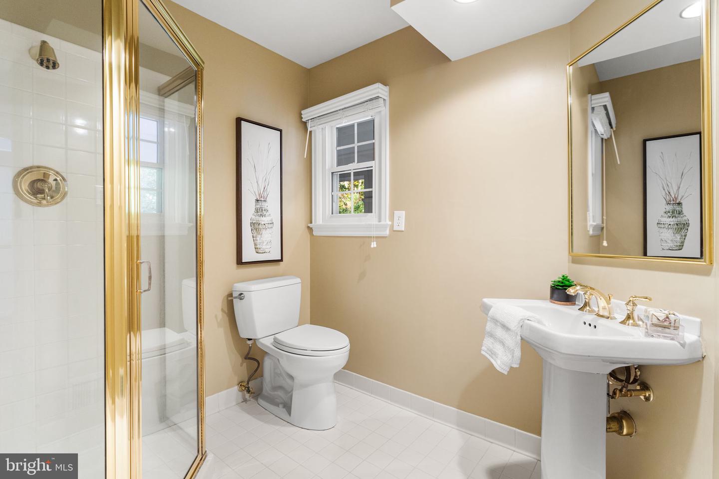7404 RIPPON RD, ALEXANDRIA, Virginia 22307, 4 Bedrooms Bedrooms, ,2 BathroomsBathrooms,Residential,For sale,7404 RIPPON RD,VAFX2275190 MLS # VAFX2275190 7404 RIPPON RD, ALEXANDRIA, Virginia 22307, 4 Bedrooms Bedrooms, ,2 BathroomsBathrooms,Residential,For sale,7404 RIPPON RD,VAFX2275190 MLS # VAFX2275190