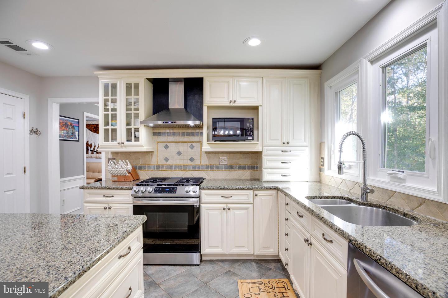 6305 BARSKY CT, FAIRFAX STATION, Virginia 22039, 4 Bedrooms Bedrooms, ,4 BathroomsBathrooms,Residential,For sale,6305 BARSKY CT,VAFX2275198 MLS # VAFX2275198 6305 BARSKY CT, FAIRFAX STATION, Virginia 22039, 4 Bedrooms Bedrooms, ,4 BathroomsBathrooms,Residential,For sale,6305 BARSKY CT,VAFX2275198 MLS # VAFX2275198