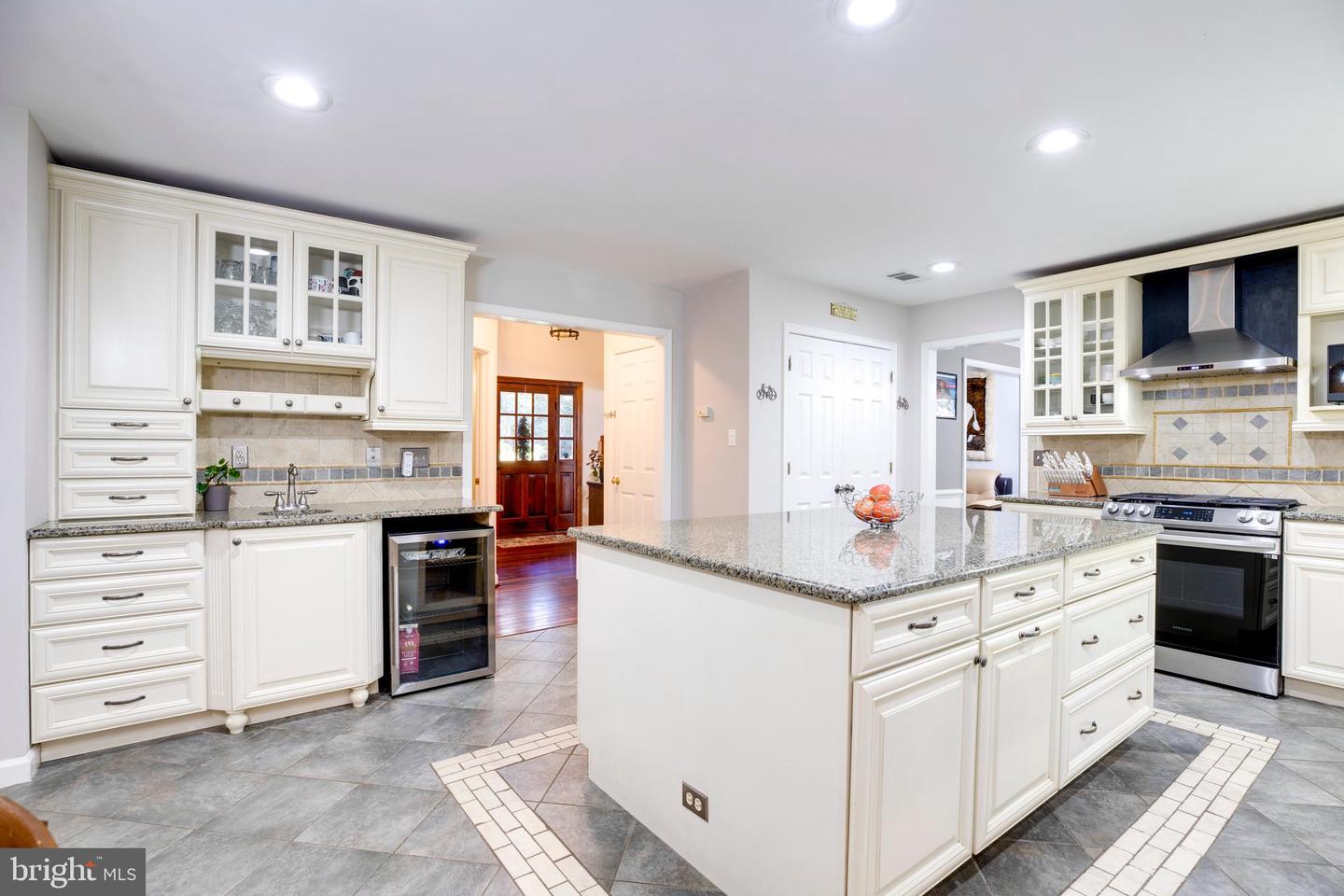 6305 BARSKY CT, FAIRFAX STATION, Virginia 22039, 4 Bedrooms Bedrooms, ,4 BathroomsBathrooms,Residential,For sale,6305 BARSKY CT,VAFX2275198 MLS # VAFX2275198 6305 BARSKY CT, FAIRFAX STATION, Virginia 22039, 4 Bedrooms Bedrooms, ,4 BathroomsBathrooms,Residential,For sale,6305 BARSKY CT,VAFX2275198 MLS # VAFX2275198