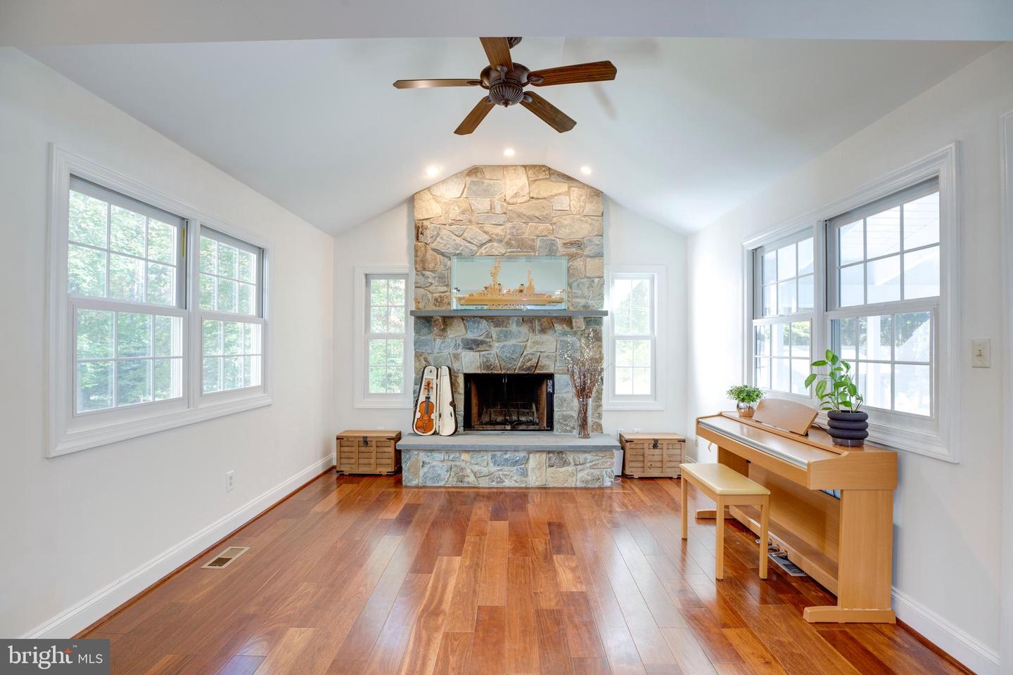 6305 BARSKY CT, FAIRFAX STATION, Virginia 22039, 4 Bedrooms Bedrooms, ,4 BathroomsBathrooms,Residential,For sale,6305 BARSKY CT,VAFX2275198 MLS # VAFX2275198 6305 BARSKY CT, FAIRFAX STATION, Virginia 22039, 4 Bedrooms Bedrooms, ,4 BathroomsBathrooms,Residential,For sale,6305 BARSKY CT,VAFX2275198 MLS # VAFX2275198