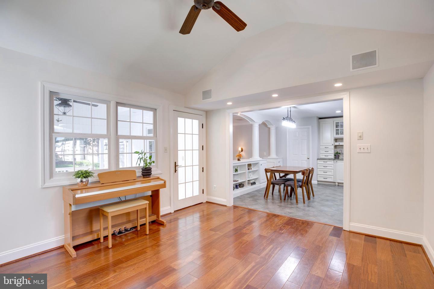 6305 BARSKY CT, FAIRFAX STATION, Virginia 22039, 4 Bedrooms Bedrooms, ,4 BathroomsBathrooms,Residential,For sale,6305 BARSKY CT,VAFX2275198 MLS # VAFX2275198 6305 BARSKY CT, FAIRFAX STATION, Virginia 22039, 4 Bedrooms Bedrooms, ,4 BathroomsBathrooms,Residential,For sale,6305 BARSKY CT,VAFX2275198 MLS # VAFX2275198
