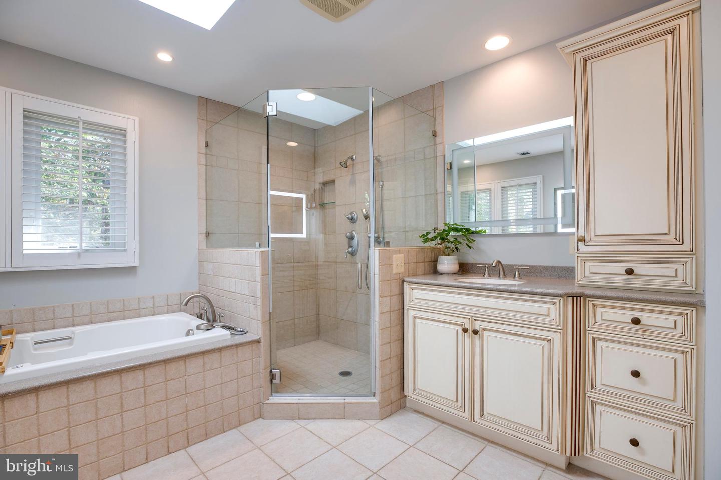 6305 BARSKY CT, FAIRFAX STATION, Virginia 22039, 4 Bedrooms Bedrooms, ,4 BathroomsBathrooms,Residential,For sale,6305 BARSKY CT,VAFX2275198 MLS # VAFX2275198 6305 BARSKY CT, FAIRFAX STATION, Virginia 22039, 4 Bedrooms Bedrooms, ,4 BathroomsBathrooms,Residential,For sale,6305 BARSKY CT,VAFX2275198 MLS # VAFX2275198
