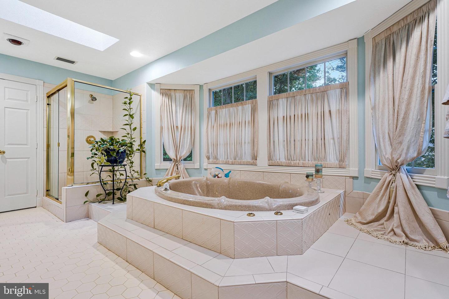 6507 BURKE WOODS DR, BURKE, Virginia 22015, 5 Bedrooms Bedrooms, ,5 BathroomsBathrooms,Residential,For sale,6507 BURKE WOODS DR,VAFX2275470 MLS # VAFX2275470 6507 BURKE WOODS DR, BURKE, Virginia 22015, 5 Bedrooms Bedrooms, ,5 BathroomsBathrooms,Residential,For sale,6507 BURKE WOODS DR,VAFX2275470 MLS # VAFX2275470