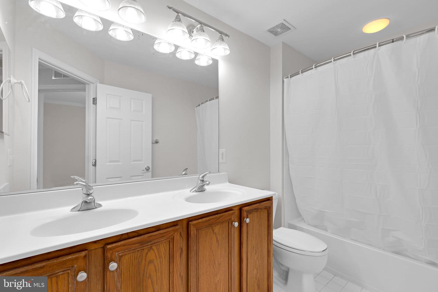 8566 BRICKSHIRE LN, MANASSAS, Virginia 20112, 4 Bedrooms Bedrooms, ,3 BathroomsBathrooms,Residential,For sale,8566 BRICKSHIRE LN,VAPW2106384 MLS # VAPW2106384