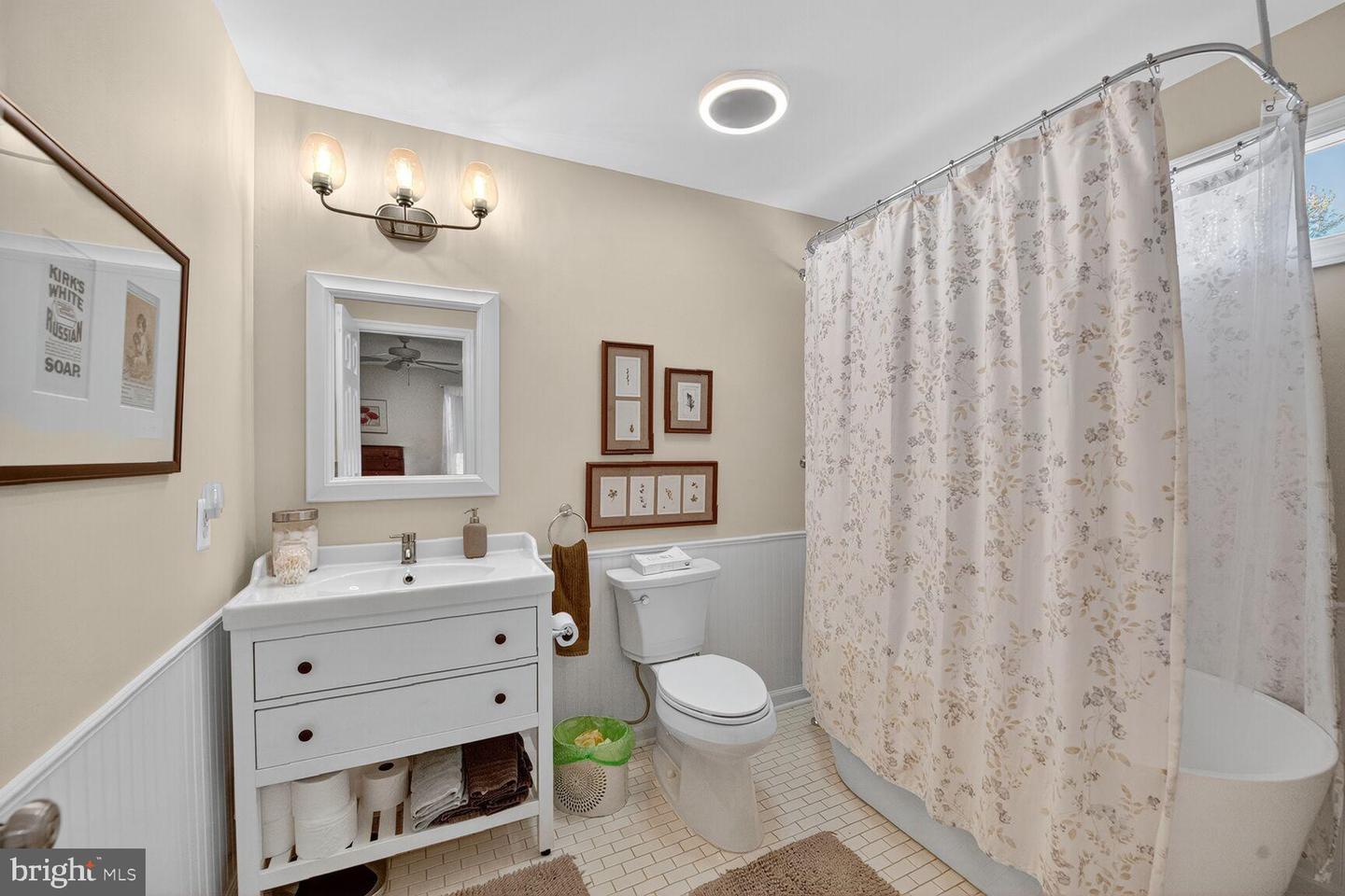 35570 SASSAFRAS DR, ROUND HILL, Virginia 20141, 3 Bedrooms Bedrooms, 5 Rooms Rooms,2 BathroomsBathrooms,Residential,For sale,35570 SASSAFRAS DR,VALO2109350 MLS # VALO2109350