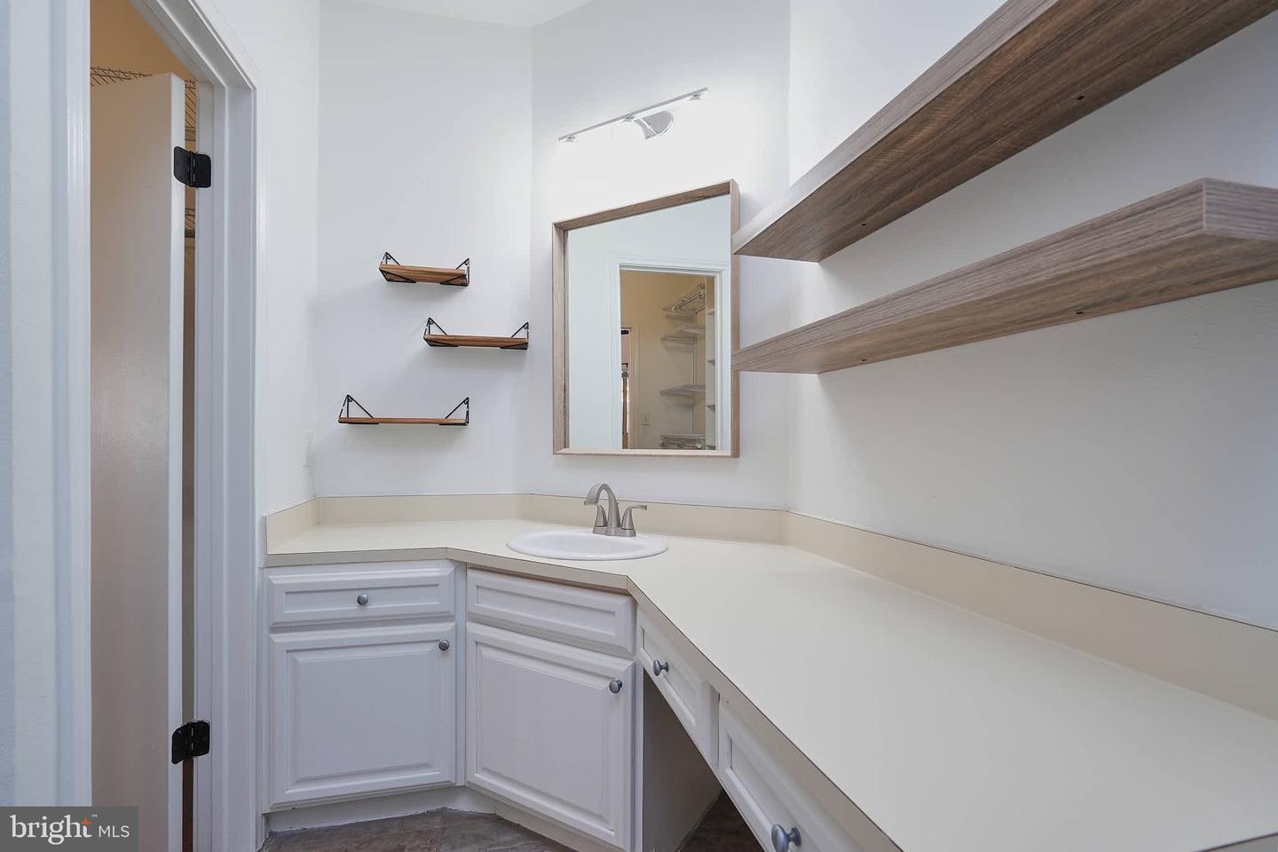 3922 PENDERVIEW DR #305, FAIRFAX, Virginia 22033, 1 Bedroom Bedrooms, ,1 BathroomBathrooms,Residential,For sale,3922 PENDERVIEW DR #305,VAFX2275460 MLS # VAFX2275460 3922 PENDERVIEW DR #305, FAIRFAX, Virginia 22033, 1 Bedroom Bedrooms, ,1 BathroomBathrooms,Residential,For sale,3922 PENDERVIEW DR #305,VAFX2275460 MLS # VAFX2275460