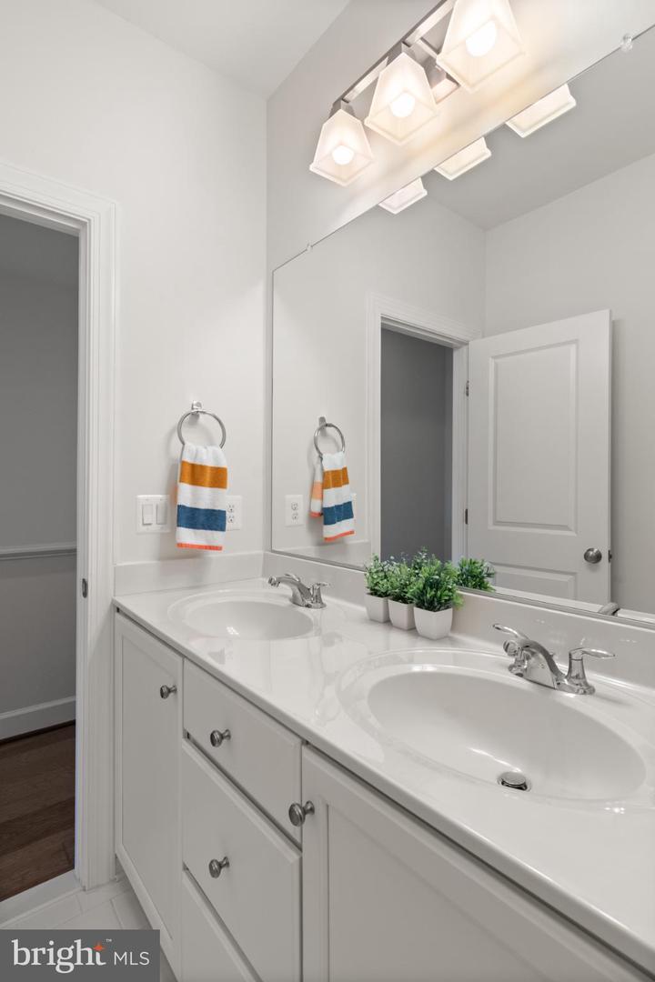 20287 SAVIN HILL DR, ASHBURN, Virginia 20147, 4 Bedrooms Bedrooms, 14 Rooms Rooms,3 BathroomsBathrooms,Residential,For sale,20287 SAVIN HILL DR,VALO2109374 MLS # VALO2109374