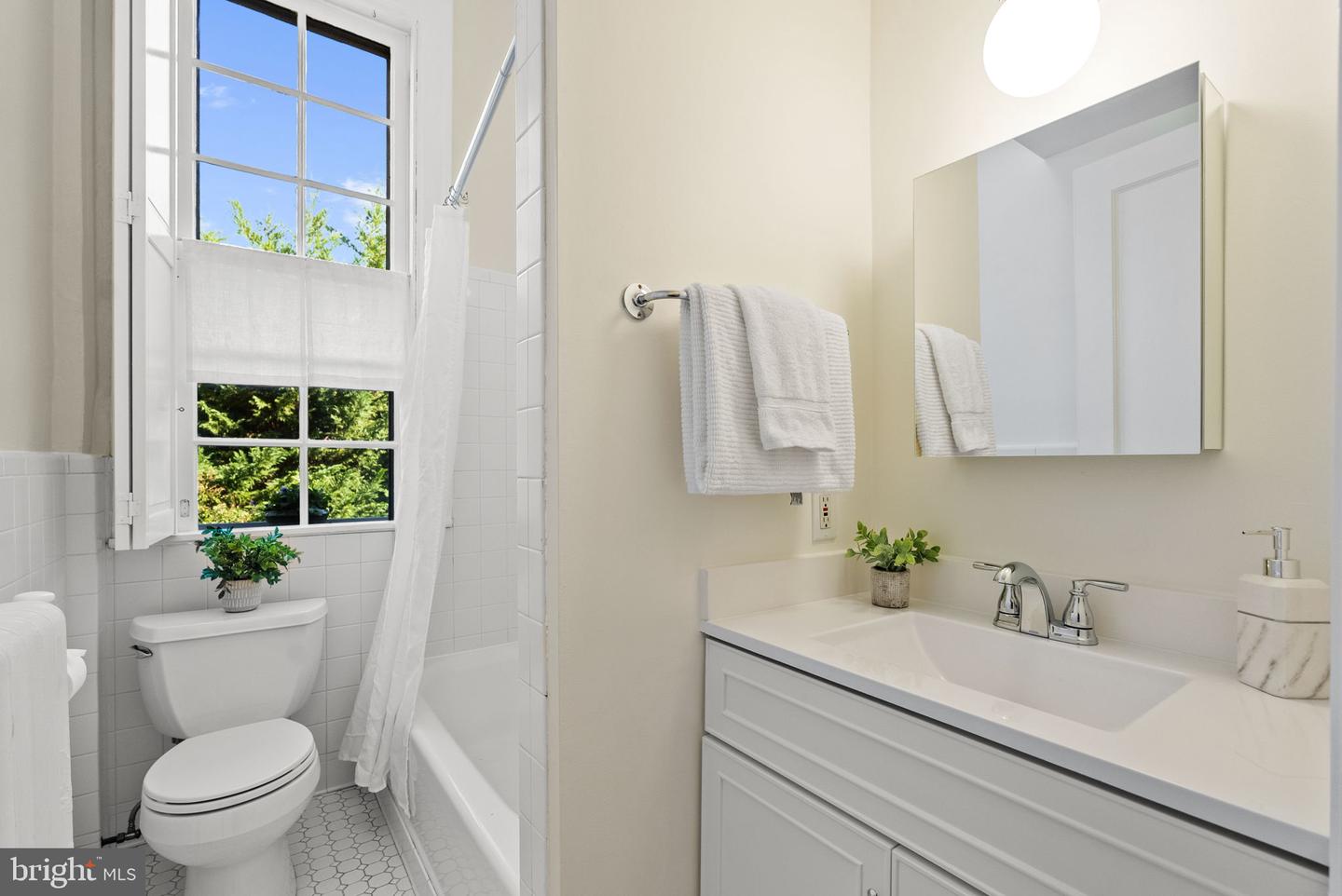 3039 MACOMB ST NW #35, WASHINGTON, District Of Columbia 20008, 1 Bedroom Bedrooms, ,1 BathroomBathrooms,Residential,For sale,3039 MACOMB ST NW #35,DCDC2228110 MLS # DCDC2228110 3039 MACOMB ST NW #35, WASHINGTON, District Of Columbia 20008, 1 Bedroom Bedrooms, ,1 BathroomBathrooms,Residential,For sale,3039 MACOMB ST NW #35,DCDC2228110 MLS # DCDC2228110