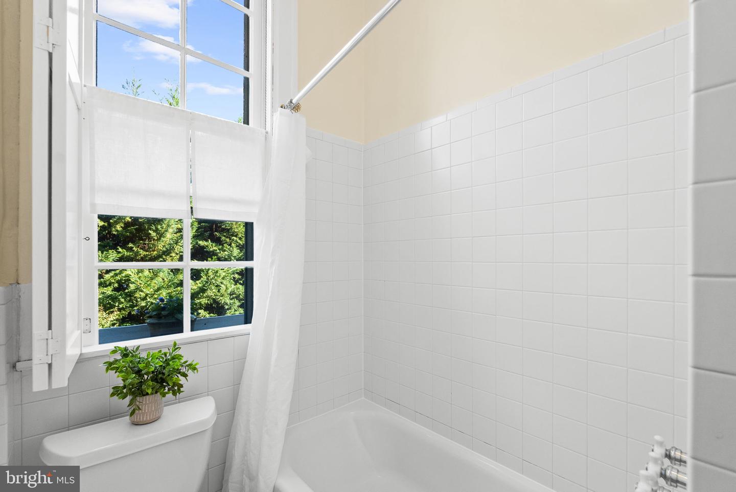 3039 MACOMB ST NW #35, WASHINGTON, District Of Columbia 20008, 1 Bedroom Bedrooms, ,1 BathroomBathrooms,Residential,For sale,3039 MACOMB ST NW #35,DCDC2228110 MLS # DCDC2228110 3039 MACOMB ST NW #35, WASHINGTON, District Of Columbia 20008, 1 Bedroom Bedrooms, ,1 BathroomBathrooms,Residential,For sale,3039 MACOMB ST NW #35,DCDC2228110 MLS # DCDC2228110