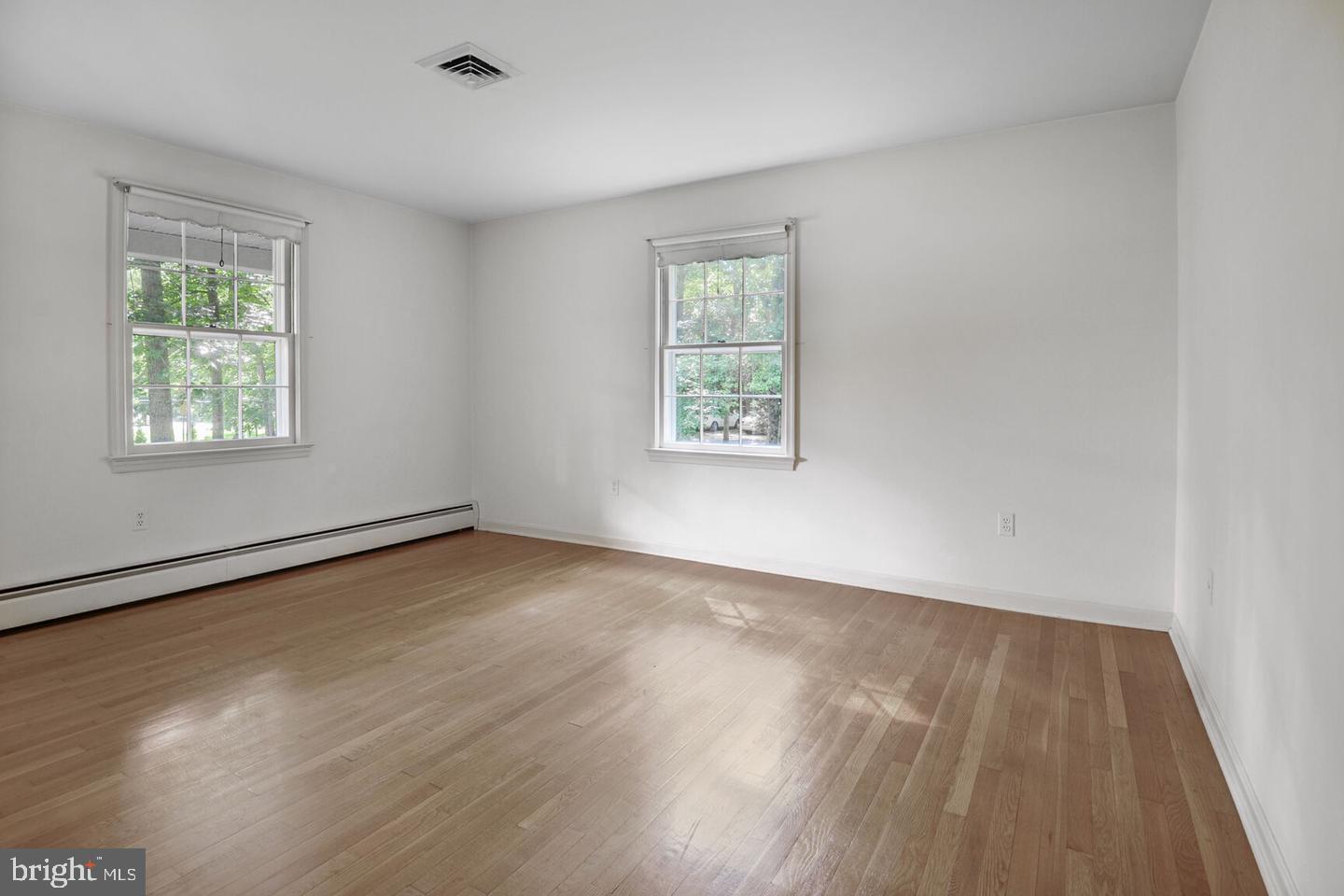 11328 VALE RD, OAKTON, Virginia 22124, 5 Bedrooms Bedrooms, ,3 BathroomsBathrooms,Residential,For sale,11328 VALE RD,VAFX2275684 MLS # VAFX2275684 11328 VALE RD, OAKTON, Virginia 22124, 5 Bedrooms Bedrooms, ,3 BathroomsBathrooms,Residential,For sale,11328 VALE RD,VAFX2275684 MLS # VAFX2275684