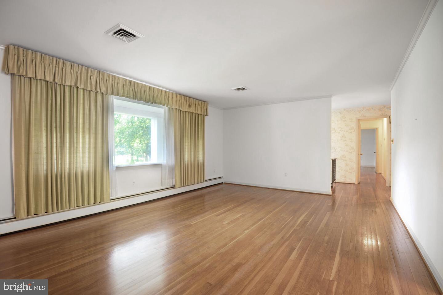 11328 VALE RD, OAKTON, Virginia 22124, 5 Bedrooms Bedrooms, ,3 BathroomsBathrooms,Residential,For sale,11328 VALE RD,VAFX2275684 MLS # VAFX2275684 11328 VALE RD, OAKTON, Virginia 22124, 5 Bedrooms Bedrooms, ,3 BathroomsBathrooms,Residential,For sale,11328 VALE RD,VAFX2275684 MLS # VAFX2275684