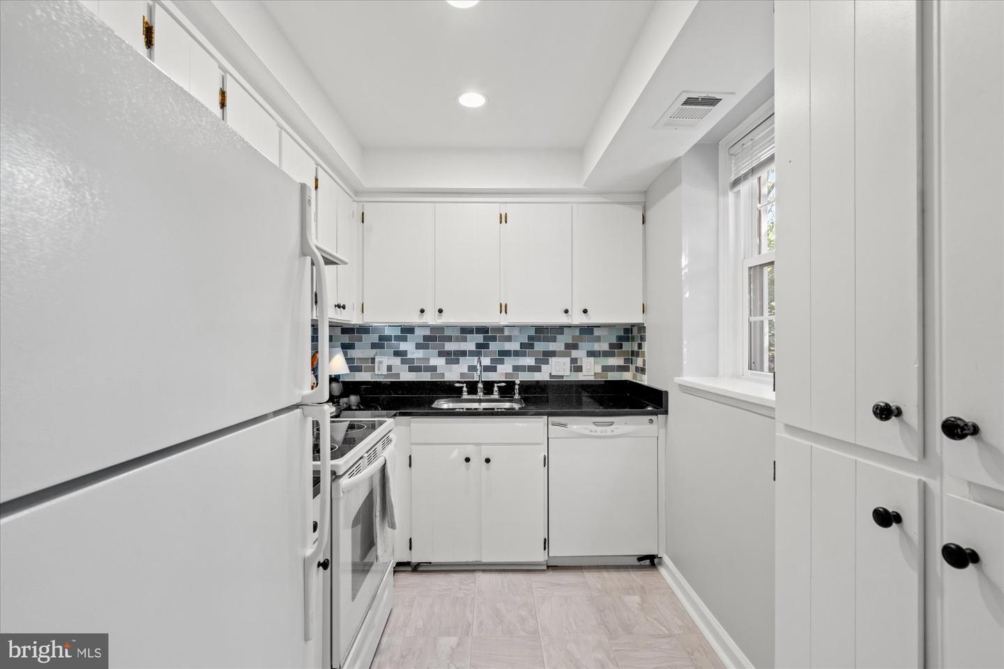 3049 S BUCHANAN ST #B2, ARLINGTON, Virginia 22206, 1 Bedroom Bedrooms, ,1 BathroomBathrooms,Residential,For sale,3049 S BUCHANAN ST #B2,VAAR2065220 MLS # VAAR2065220 3049 S BUCHANAN ST #B2, ARLINGTON, Virginia 22206, 1 Bedroom Bedrooms, ,1 BathroomBathrooms,Residential,For sale,3049 S BUCHANAN ST #B2,VAAR2065220 MLS # VAAR2065220