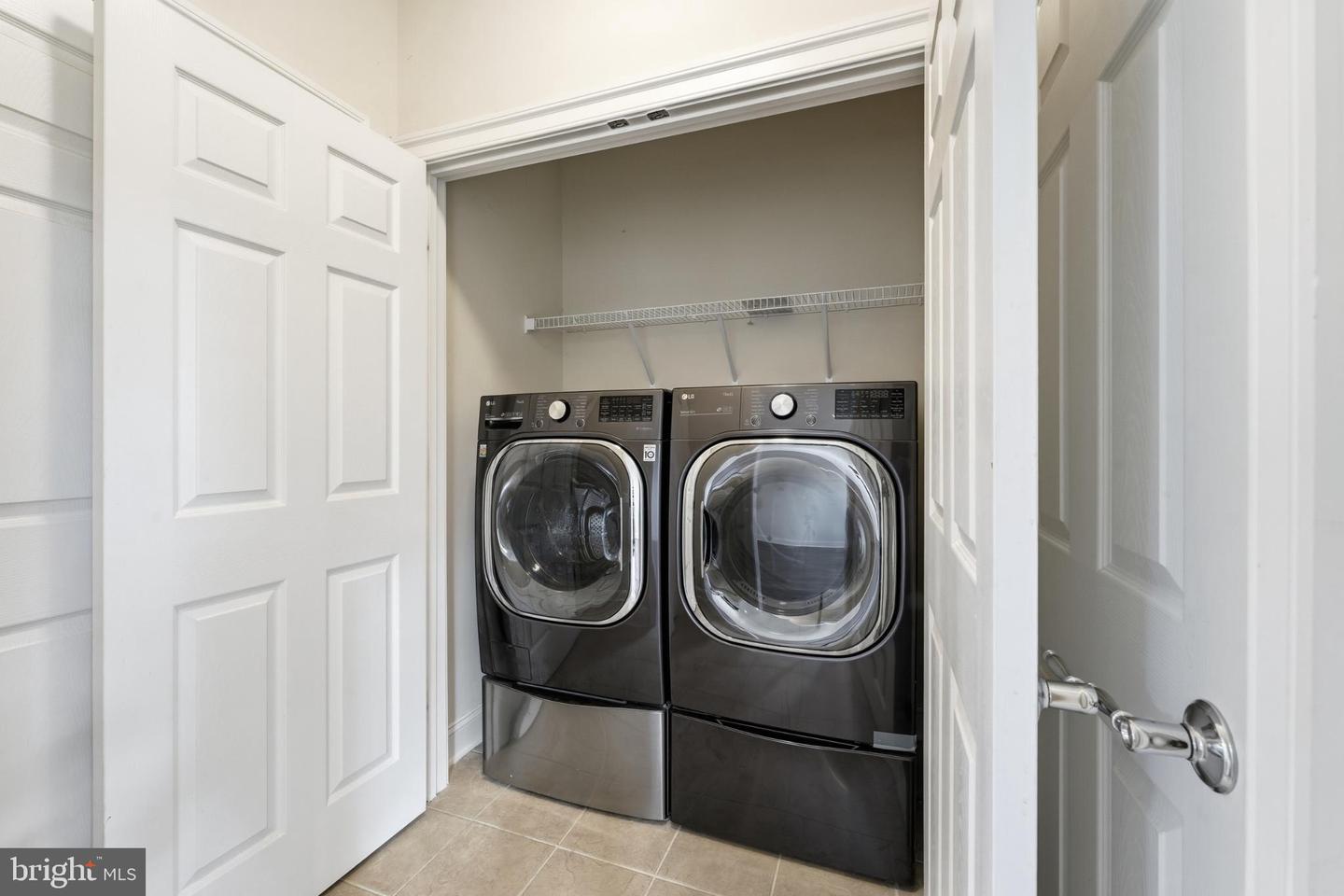 25480 SCHOOLEY MILL TER, CHANTILLY, Virginia 20152, 3 Bedrooms Bedrooms, 11 Rooms Rooms,2 BathroomsBathrooms,Residential,For sale,25480 SCHOOLEY MILL TER,VALO2109456 MLS # VALO2109456
