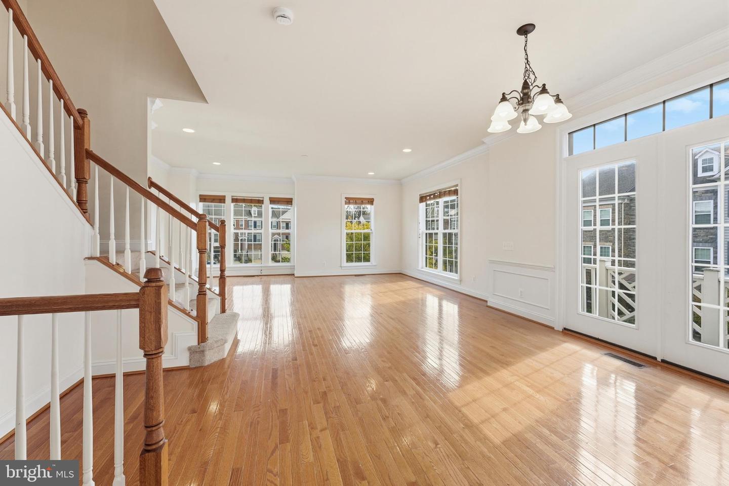 25480 SCHOOLEY MILL TER, CHANTILLY, Virginia 20152, 3 Bedrooms Bedrooms, 11 Rooms Rooms,2 BathroomsBathrooms,Residential,For sale,25480 SCHOOLEY MILL TER,VALO2109456 MLS # VALO2109456