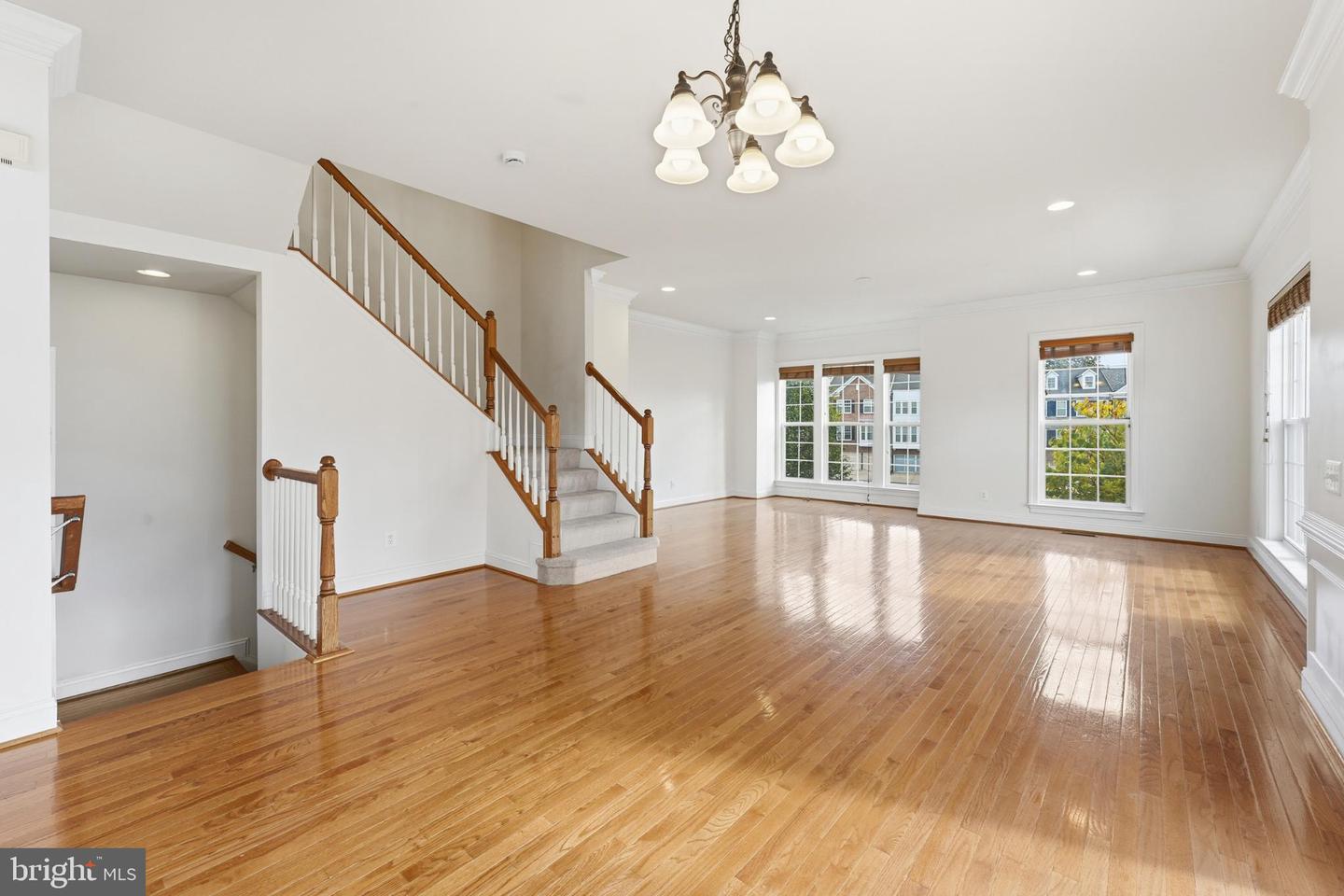 25480 SCHOOLEY MILL TER, CHANTILLY, Virginia 20152, 3 Bedrooms Bedrooms, 11 Rooms Rooms,2 BathroomsBathrooms,Residential,For sale,25480 SCHOOLEY MILL TER,VALO2109456 MLS # VALO2109456