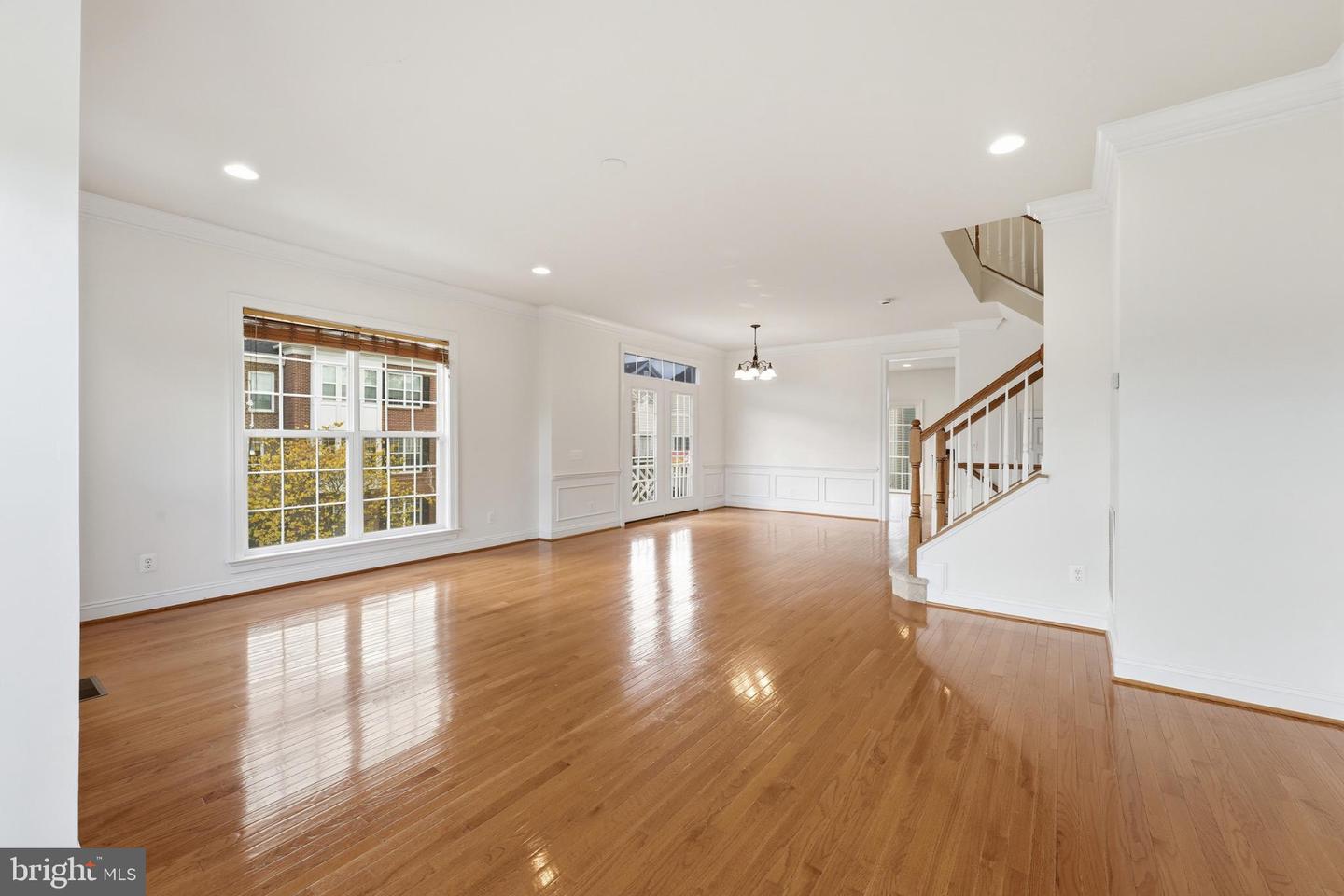 25480 SCHOOLEY MILL TER, CHANTILLY, Virginia 20152, 3 Bedrooms Bedrooms, 11 Rooms Rooms,2 BathroomsBathrooms,Residential,For sale,25480 SCHOOLEY MILL TER,VALO2109456 MLS # VALO2109456