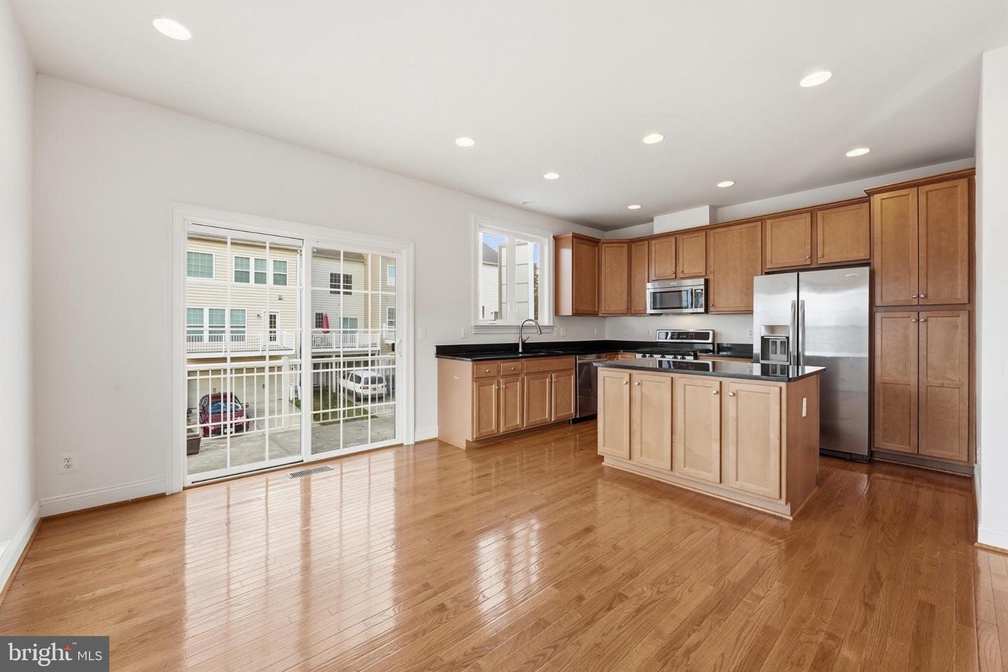 25480 SCHOOLEY MILL TER, CHANTILLY, Virginia 20152, 3 Bedrooms Bedrooms, 11 Rooms Rooms,2 BathroomsBathrooms,Residential,For sale,25480 SCHOOLEY MILL TER,VALO2109456 MLS # VALO2109456