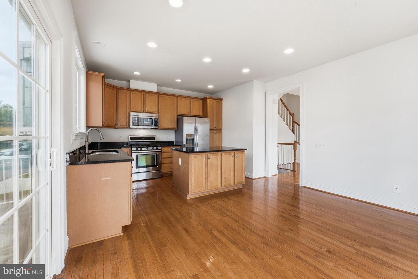 25480 SCHOOLEY MILL TER, CHANTILLY, Virginia 20152, 3 Bedrooms Bedrooms, 11 Rooms Rooms,2 BathroomsBathrooms,Residential,For sale,25480 SCHOOLEY MILL TER,VALO2109456 MLS # VALO2109456