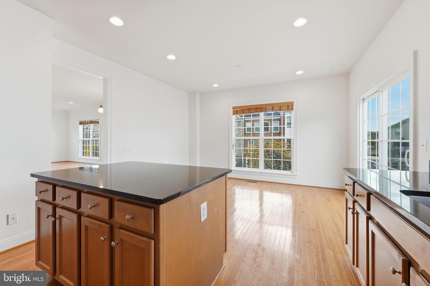 25480 SCHOOLEY MILL TER, CHANTILLY, Virginia 20152, 3 Bedrooms Bedrooms, 11 Rooms Rooms,2 BathroomsBathrooms,Residential,For sale,25480 SCHOOLEY MILL TER,VALO2109456 MLS # VALO2109456