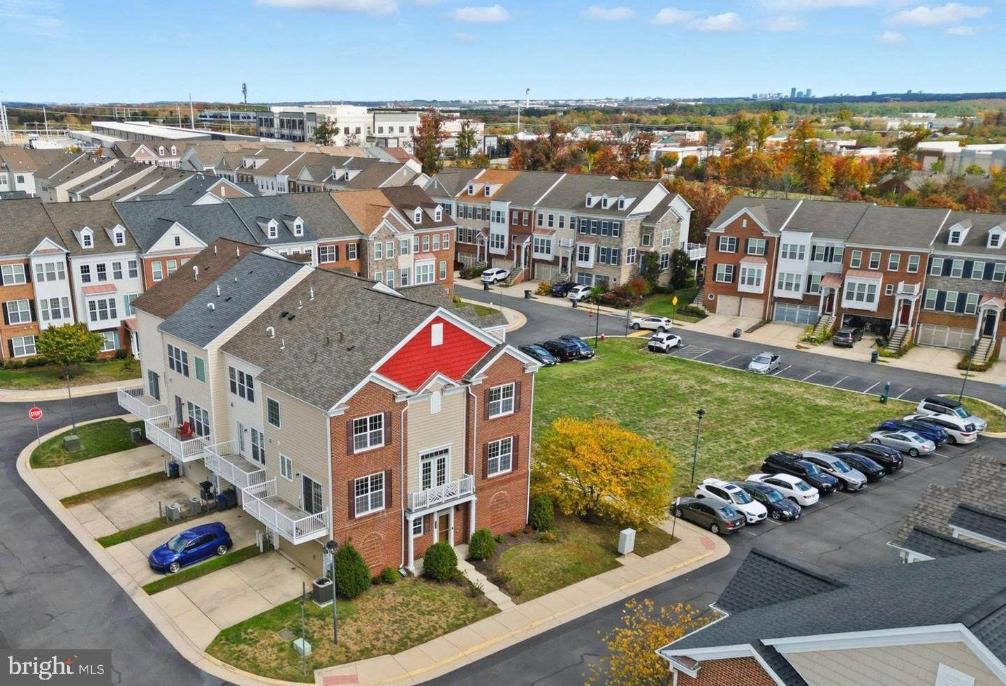 25480 SCHOOLEY MILL TER, CHANTILLY, Virginia 20152, 3 Bedrooms Bedrooms, 11 Rooms Rooms,2 BathroomsBathrooms,Residential,For sale,25480 SCHOOLEY MILL TER,VALO2109456 MLS # VALO2109456