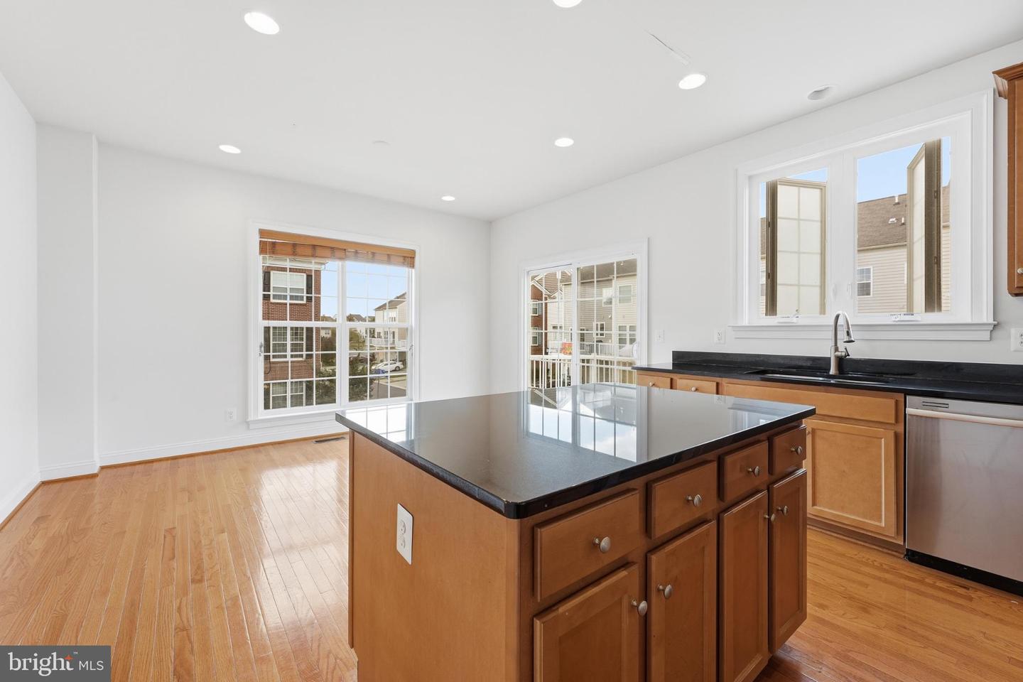 25480 SCHOOLEY MILL TER, CHANTILLY, Virginia 20152, 3 Bedrooms Bedrooms, 11 Rooms Rooms,2 BathroomsBathrooms,Residential,For sale,25480 SCHOOLEY MILL TER,VALO2109456 MLS # VALO2109456