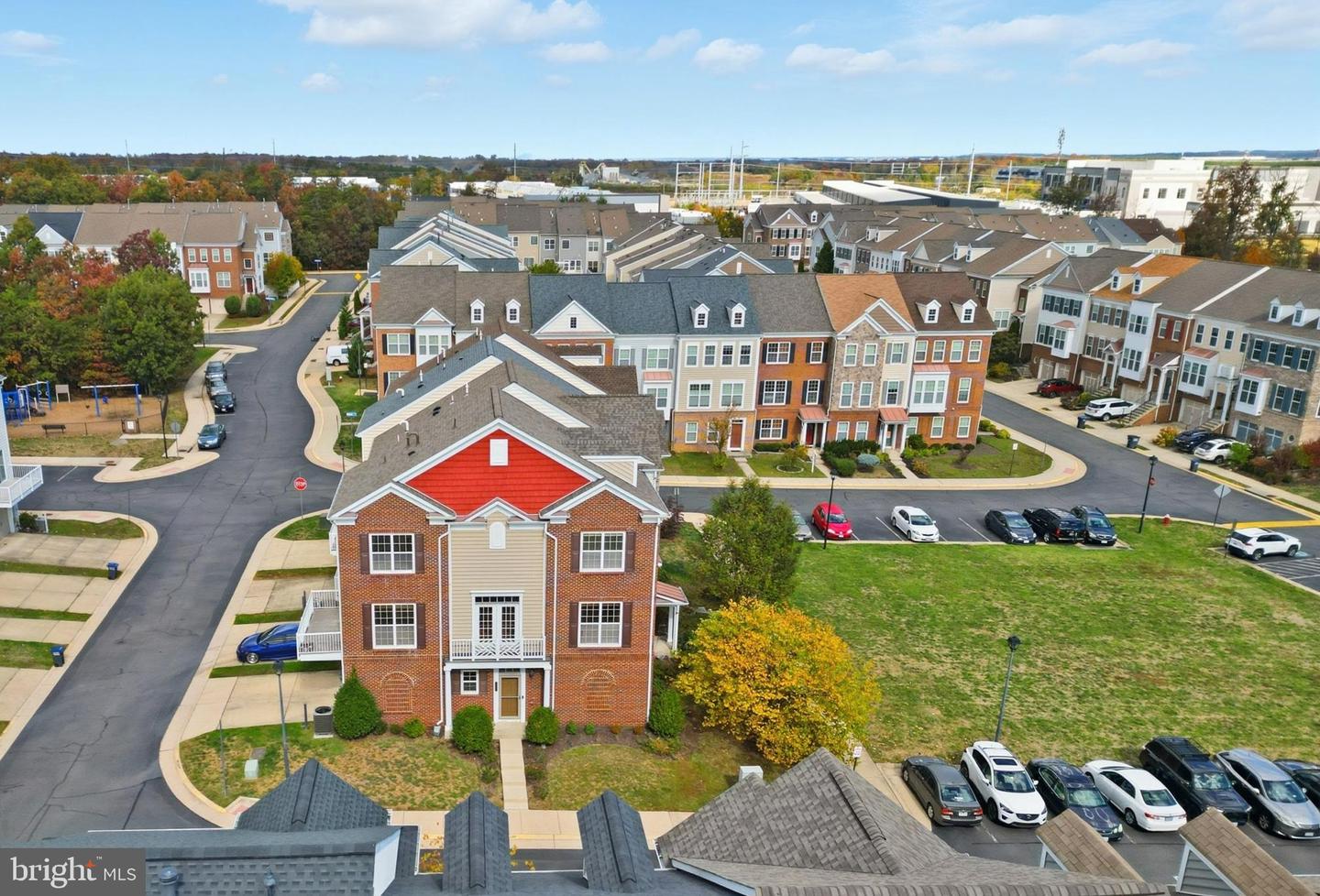 25480 SCHOOLEY MILL TER, CHANTILLY, Virginia 20152, 3 Bedrooms Bedrooms, 11 Rooms Rooms,2 BathroomsBathrooms,Residential,For sale,25480 SCHOOLEY MILL TER,VALO2109456 MLS # VALO2109456