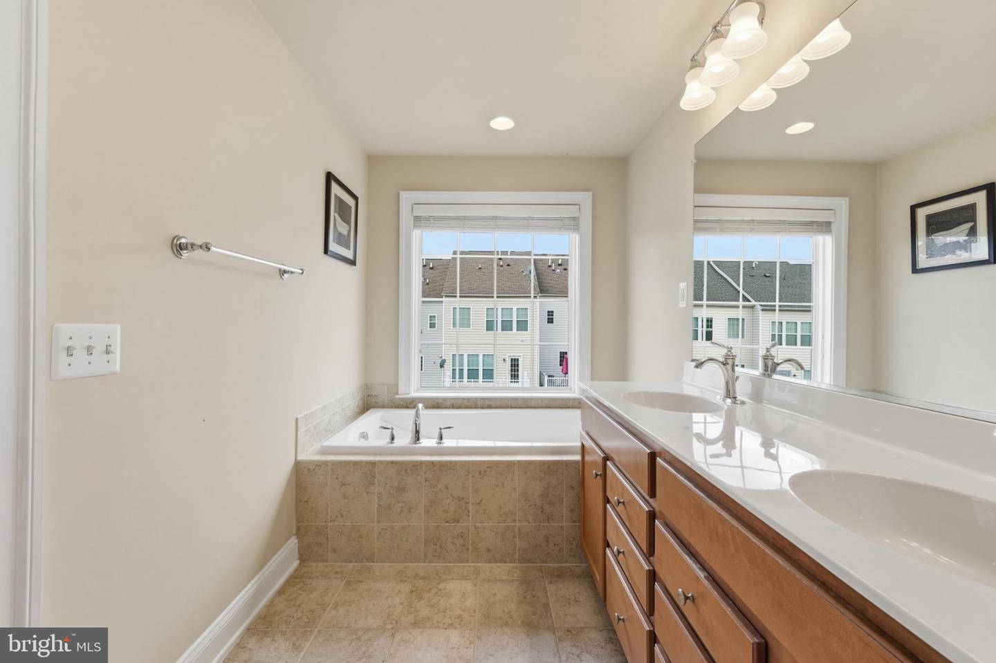 25480 SCHOOLEY MILL TER, CHANTILLY, Virginia 20152, 3 Bedrooms Bedrooms, 11 Rooms Rooms,2 BathroomsBathrooms,Residential,For sale,25480 SCHOOLEY MILL TER,VALO2109456 MLS # VALO2109456