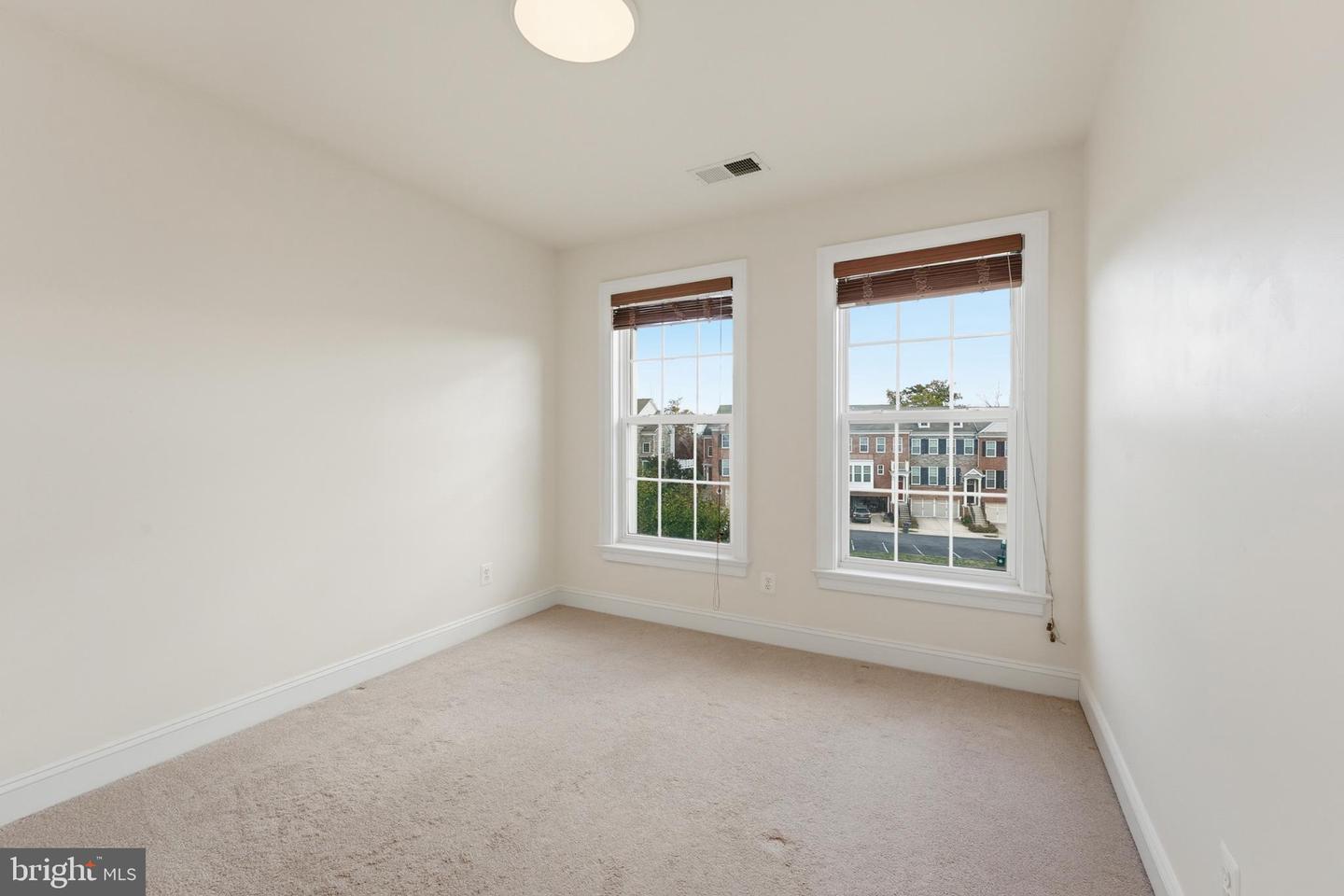 25480 SCHOOLEY MILL TER, CHANTILLY, Virginia 20152, 3 Bedrooms Bedrooms, 11 Rooms Rooms,2 BathroomsBathrooms,Residential,For sale,25480 SCHOOLEY MILL TER,VALO2109456 MLS # VALO2109456