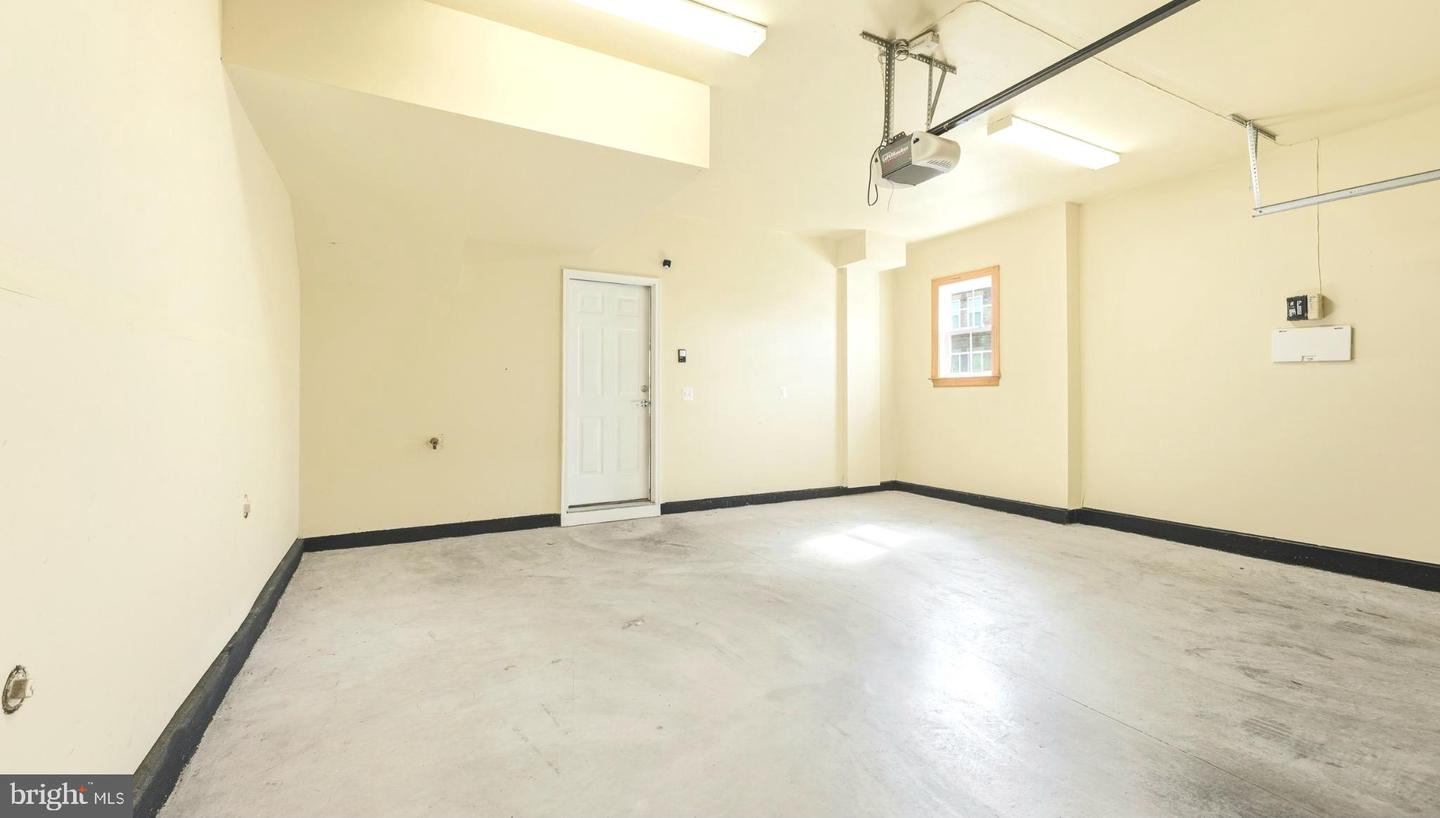 25480 SCHOOLEY MILL TER, CHANTILLY, Virginia 20152, 3 Bedrooms Bedrooms, 11 Rooms Rooms,2 BathroomsBathrooms,Residential,For sale,25480 SCHOOLEY MILL TER,VALO2109456 MLS # VALO2109456