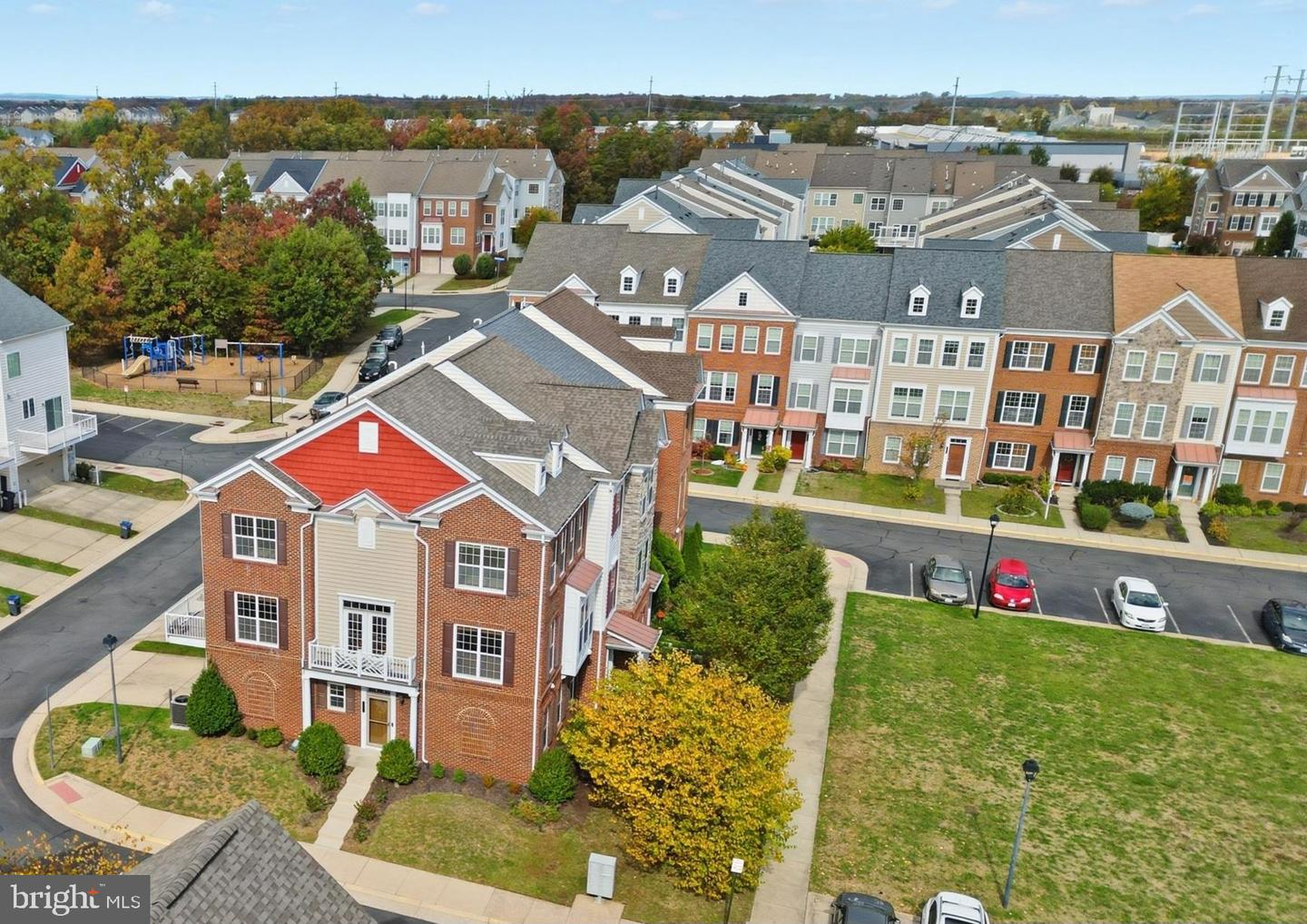 25480 SCHOOLEY MILL TER, CHANTILLY, Virginia 20152, 3 Bedrooms Bedrooms, 11 Rooms Rooms,2 BathroomsBathrooms,Residential,For sale,25480 SCHOOLEY MILL TER,VALO2109456 MLS # VALO2109456