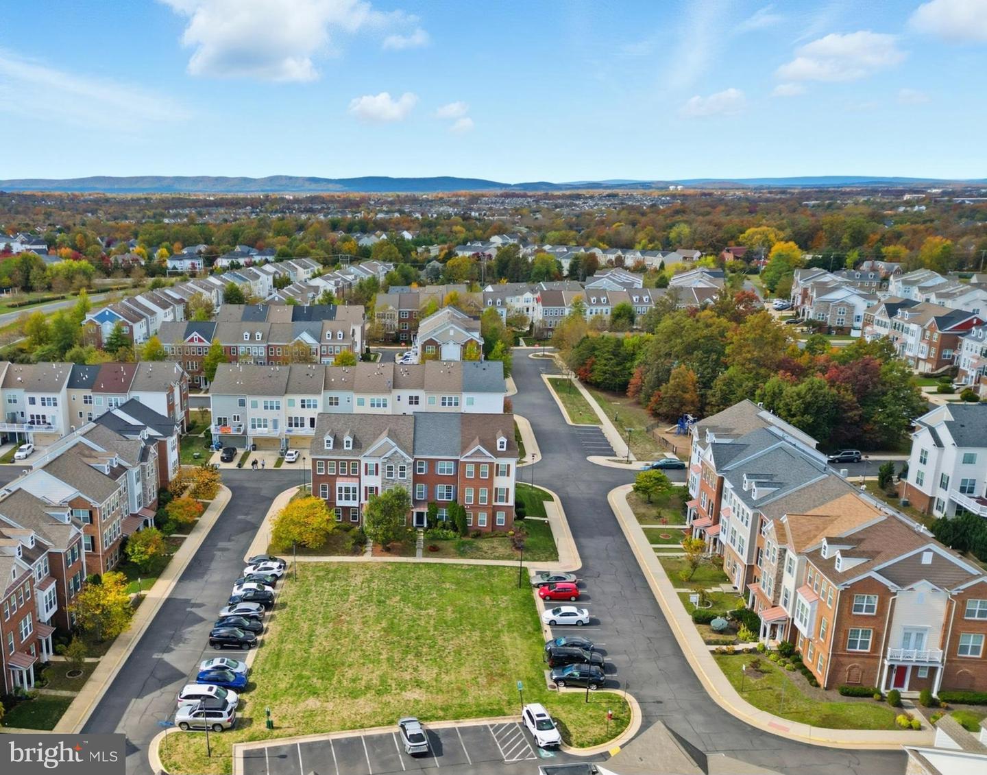 25480 SCHOOLEY MILL TER, CHANTILLY, Virginia 20152, 3 Bedrooms Bedrooms, 11 Rooms Rooms,2 BathroomsBathrooms,Residential,For sale,25480 SCHOOLEY MILL TER,VALO2109456 MLS # VALO2109456