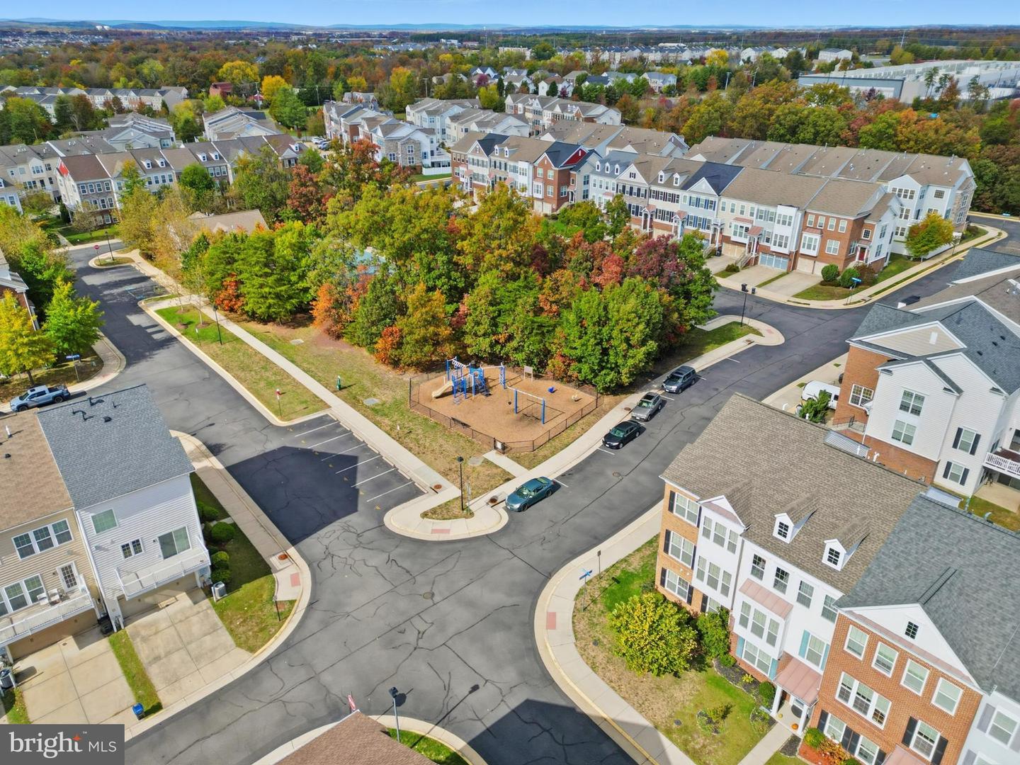 25480 SCHOOLEY MILL TER, CHANTILLY, Virginia 20152, 3 Bedrooms Bedrooms, 11 Rooms Rooms,2 BathroomsBathrooms,Residential,For sale,25480 SCHOOLEY MILL TER,VALO2109456 MLS # VALO2109456