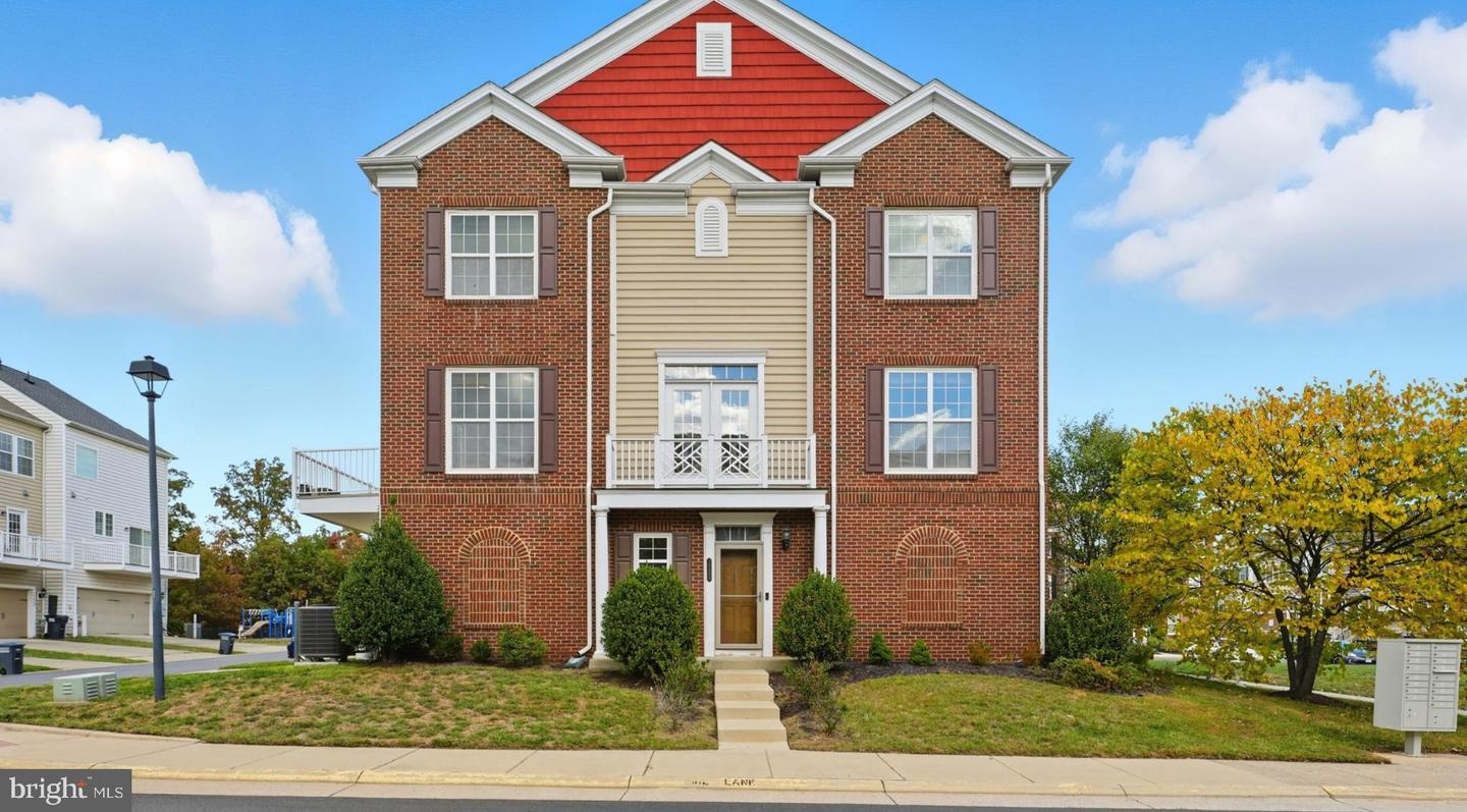 25480 SCHOOLEY MILL TER, CHANTILLY, Virginia 20152, 3 Bedrooms Bedrooms, 11 Rooms Rooms,2 BathroomsBathrooms,Residential,For sale,25480 SCHOOLEY MILL TER,VALO2109456 MLS # VALO2109456