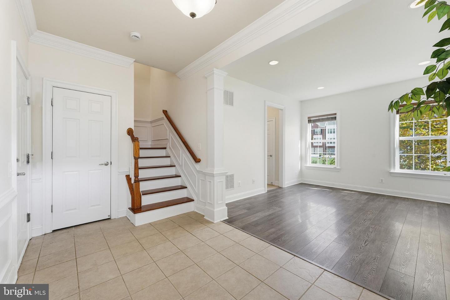 25480 SCHOOLEY MILL TER, CHANTILLY, Virginia 20152, 3 Bedrooms Bedrooms, 11 Rooms Rooms,2 BathroomsBathrooms,Residential,For sale,25480 SCHOOLEY MILL TER,VALO2109456 MLS # VALO2109456