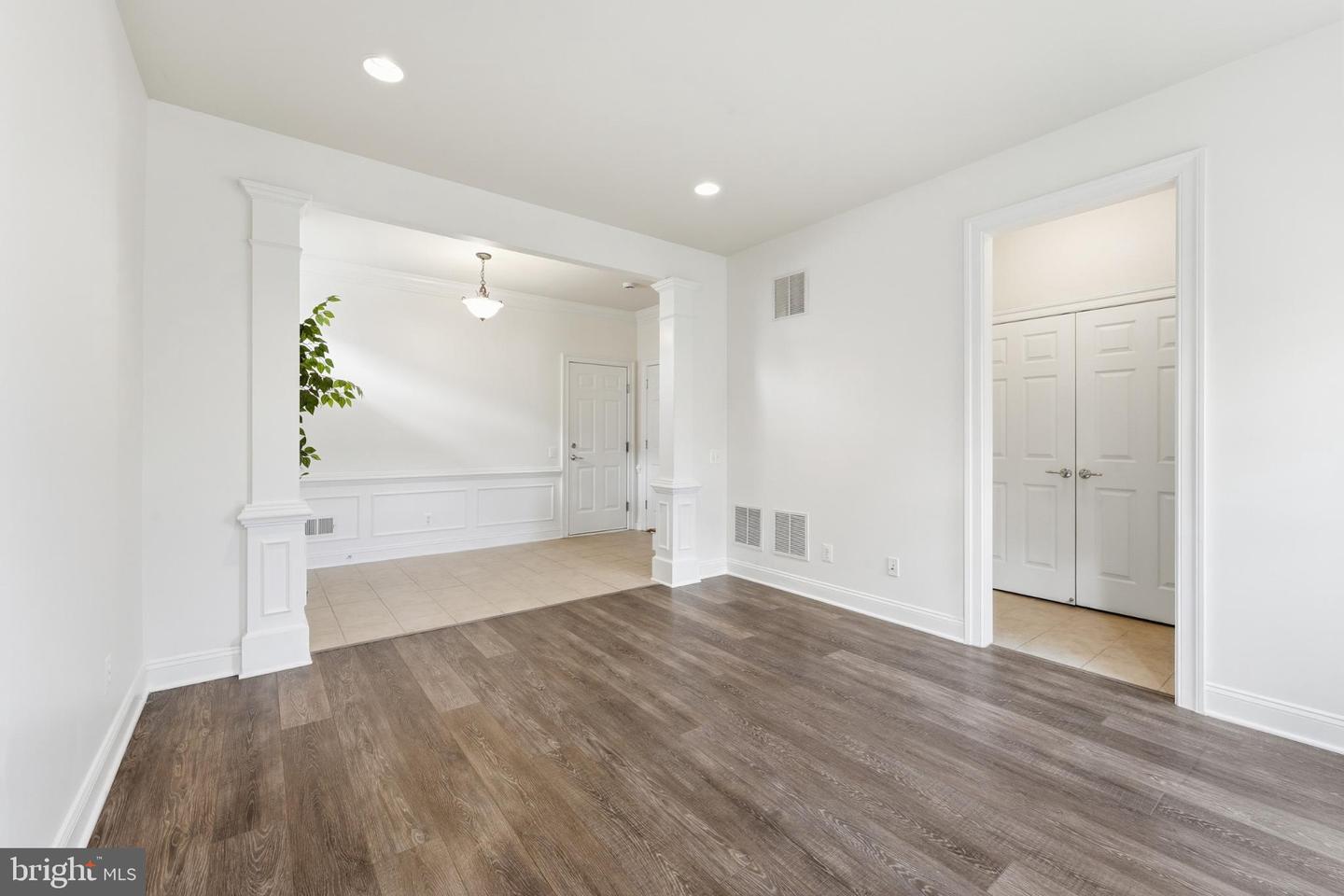 25480 SCHOOLEY MILL TER, CHANTILLY, Virginia 20152, 3 Bedrooms Bedrooms, 11 Rooms Rooms,2 BathroomsBathrooms,Residential,For sale,25480 SCHOOLEY MILL TER,VALO2109456 MLS # VALO2109456